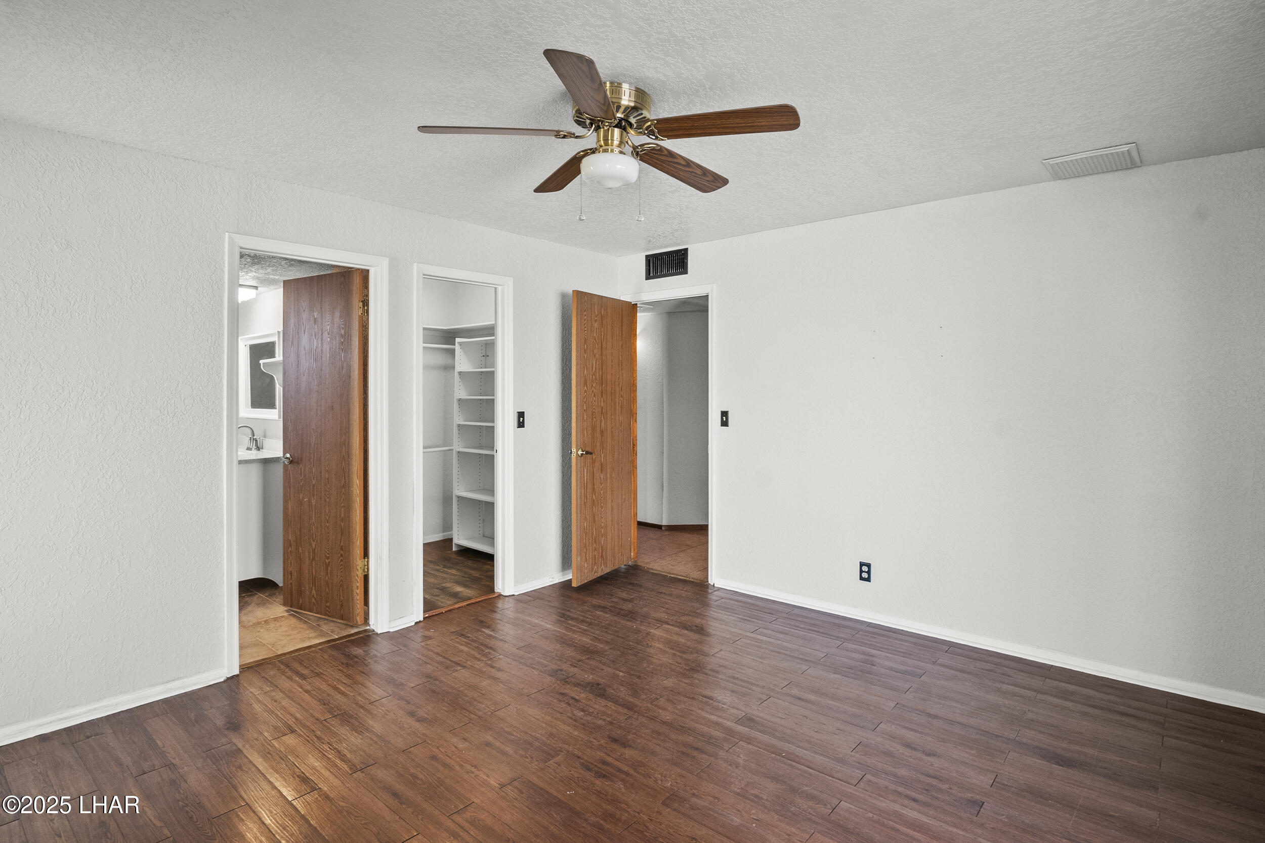 2555 Avocado Ln