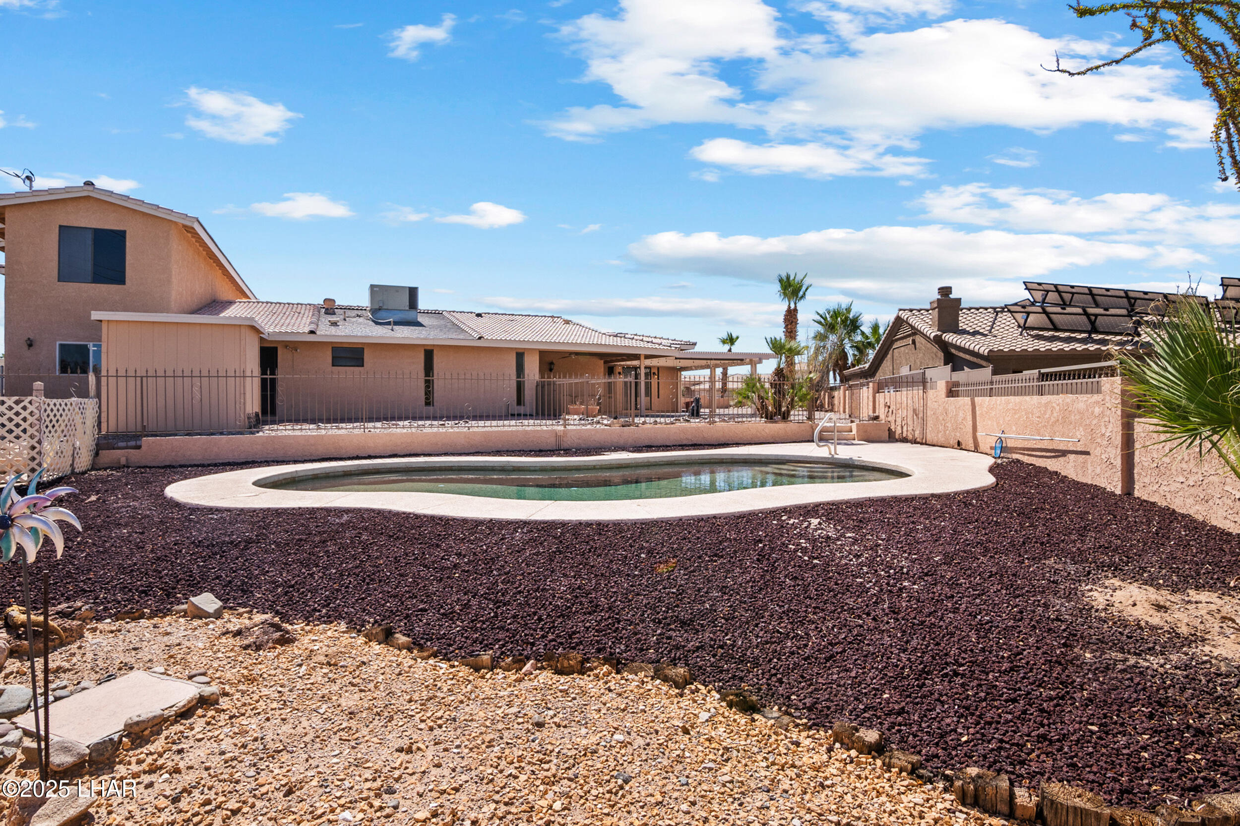 2555 Avocado Ln