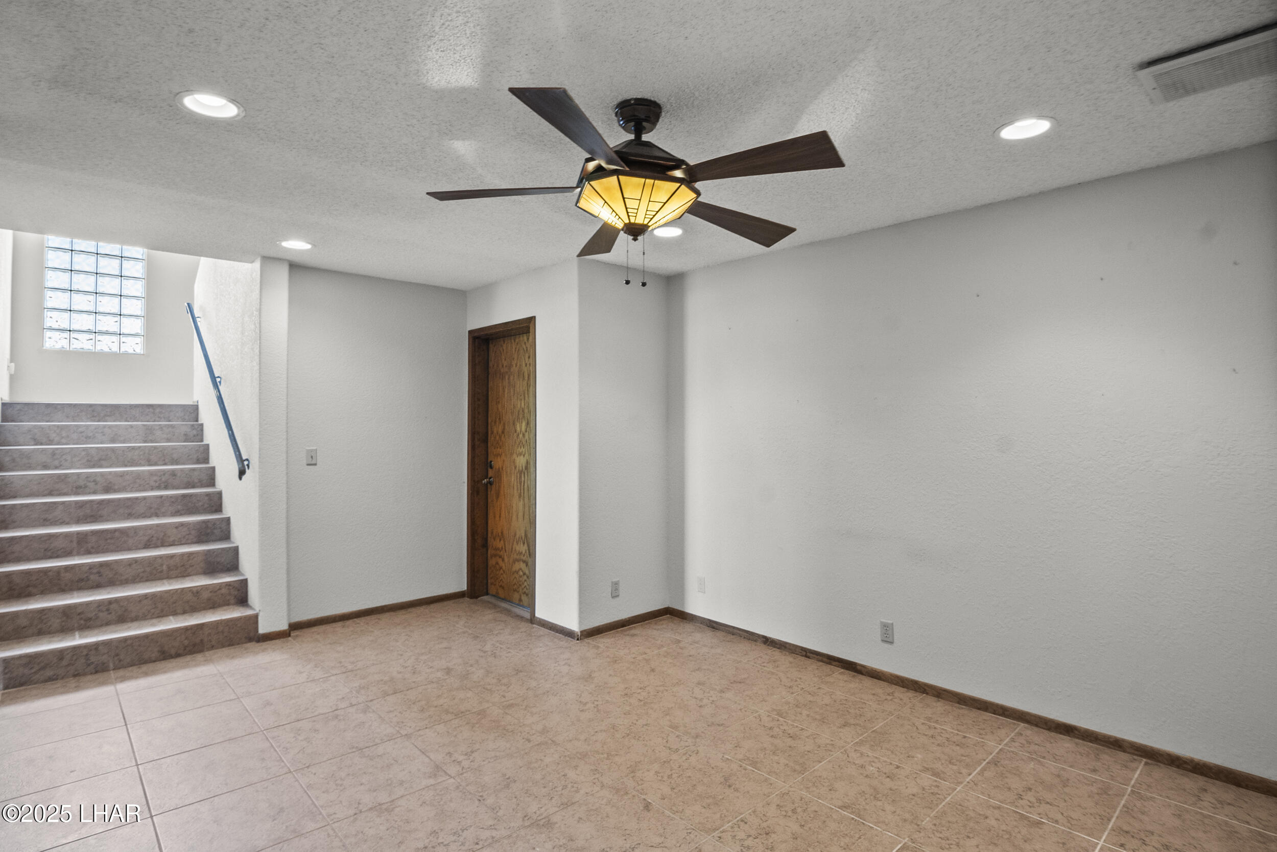 2555 Avocado Ln