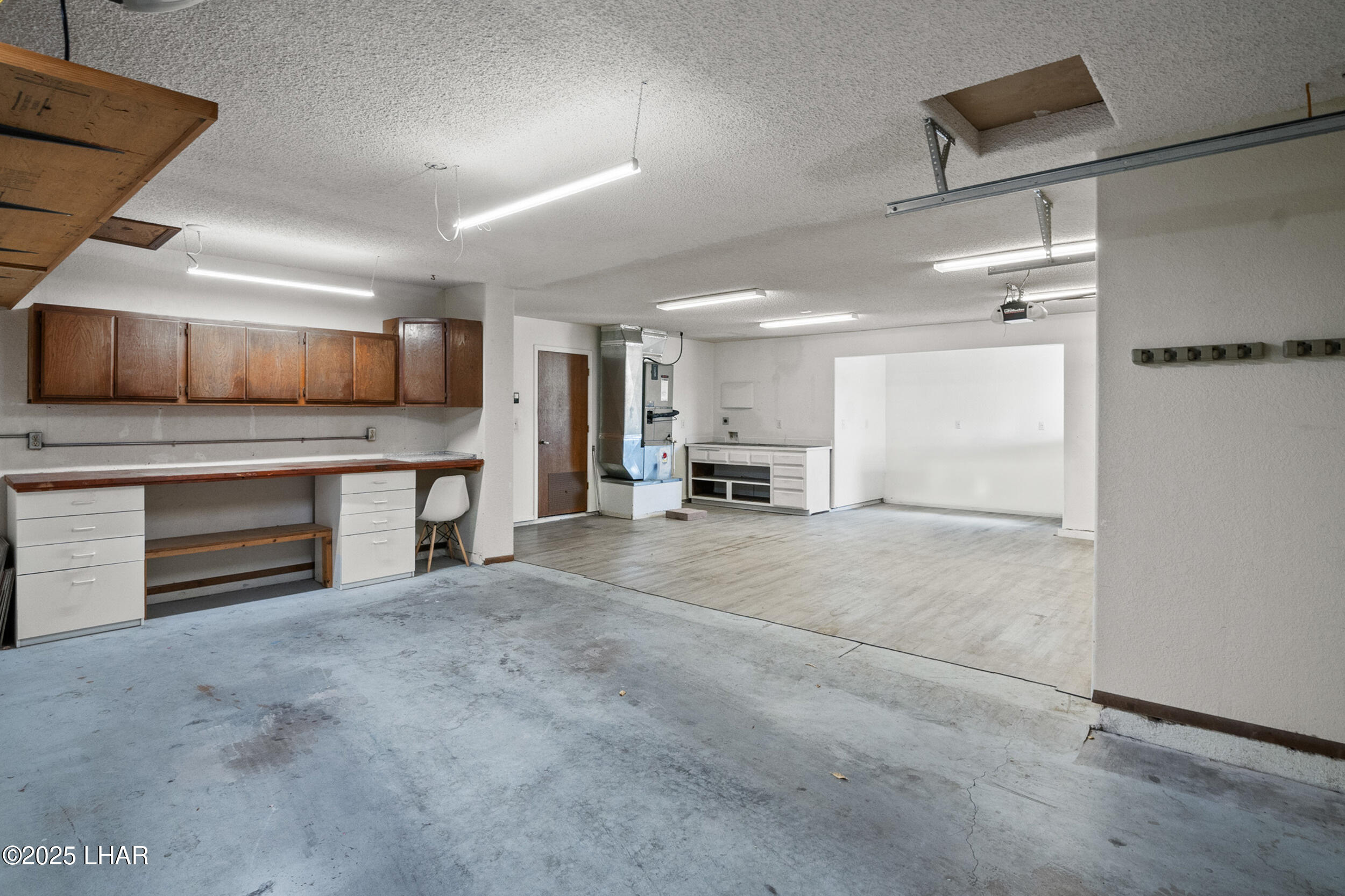 2555 Avocado Ln