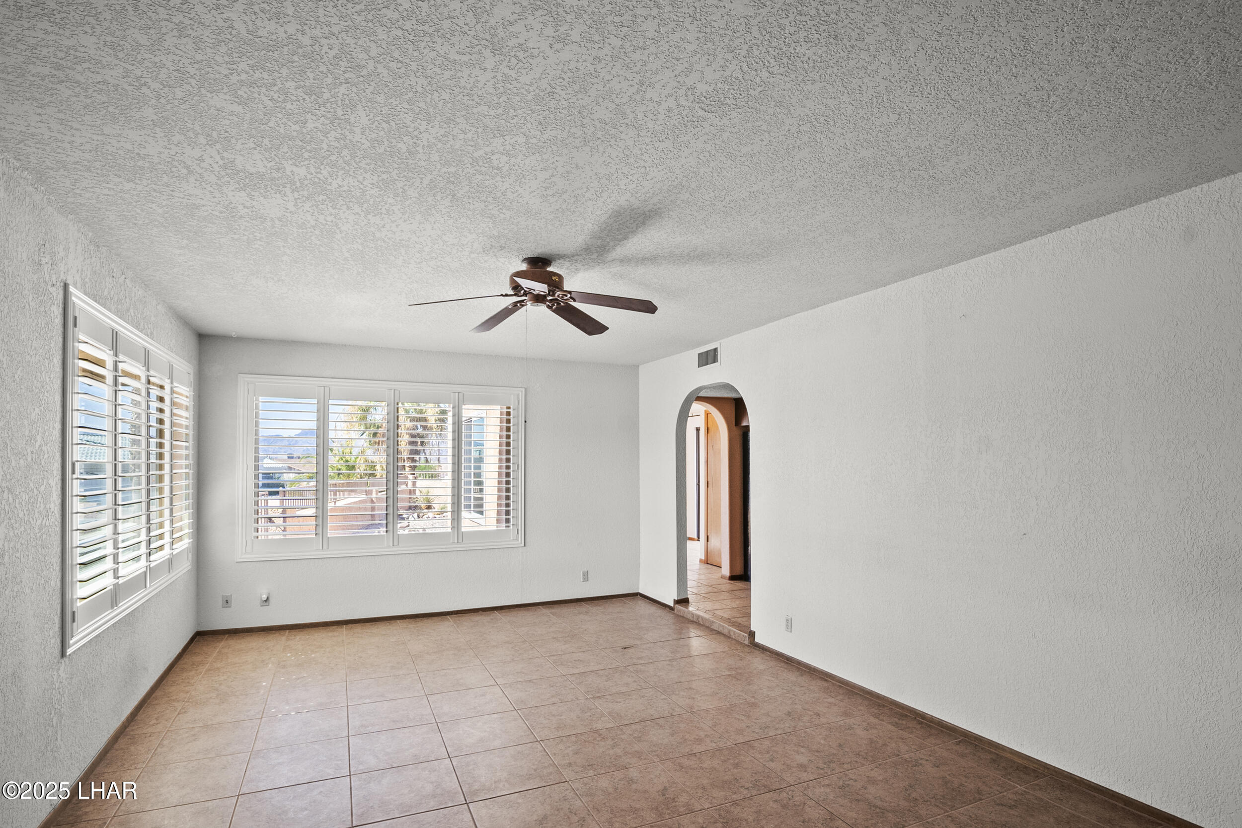 2555 Avocado Ln