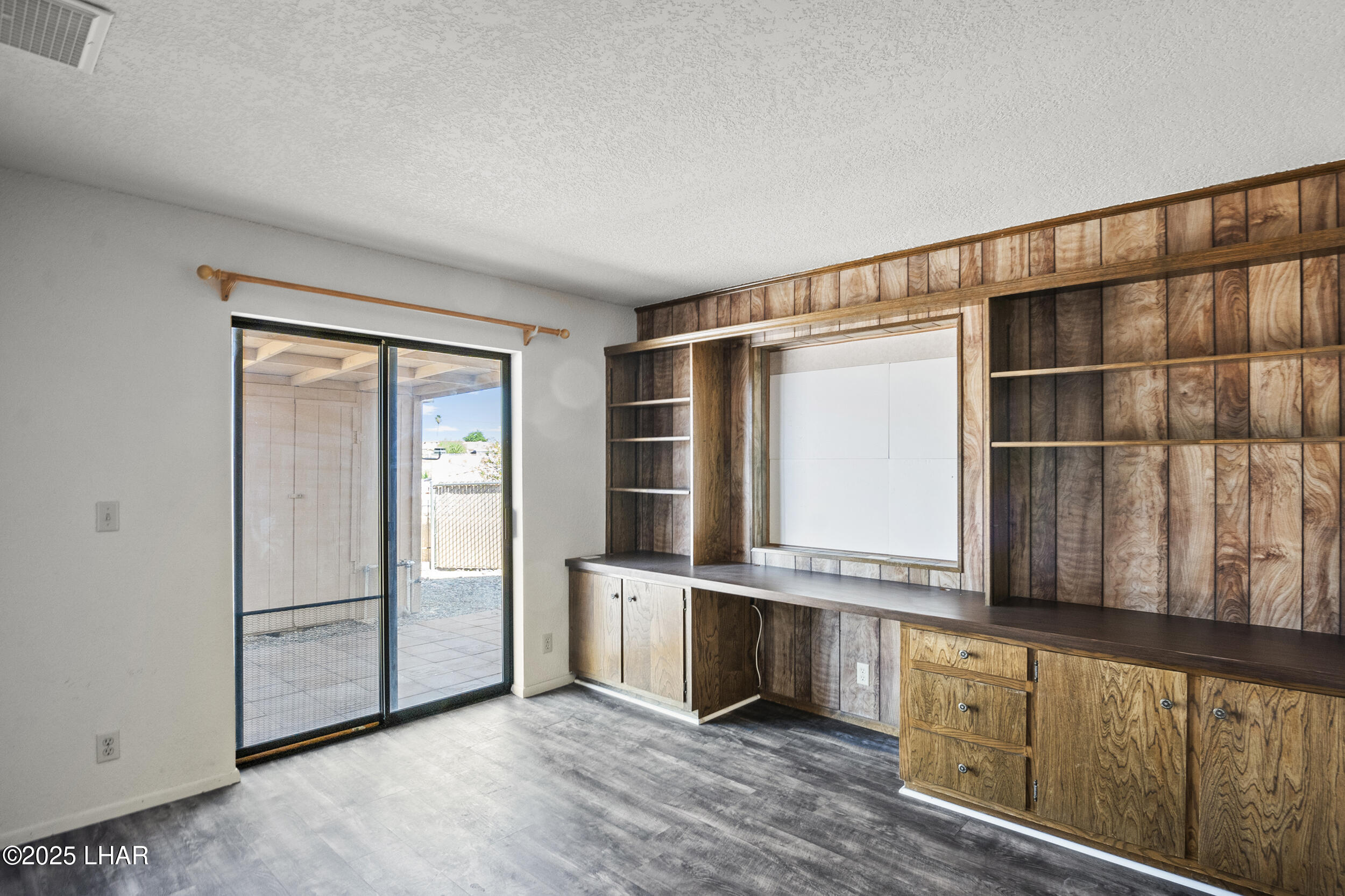 2555 Avocado Ln