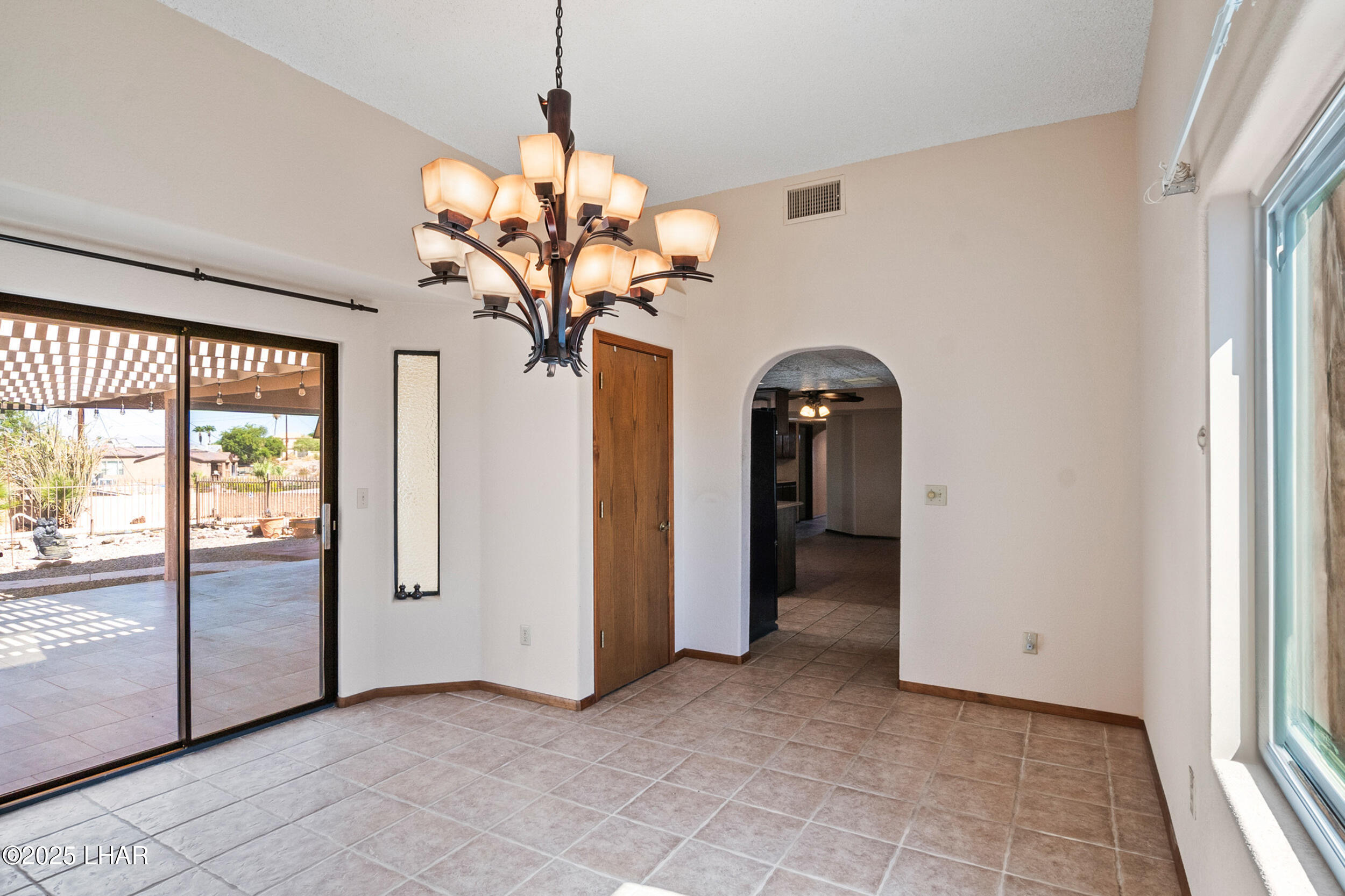 2555 Avocado Ln