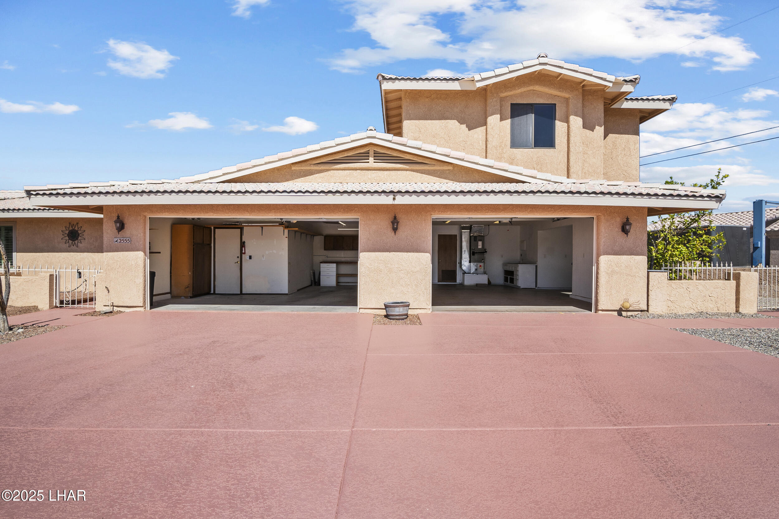 2555 Avocado Ln