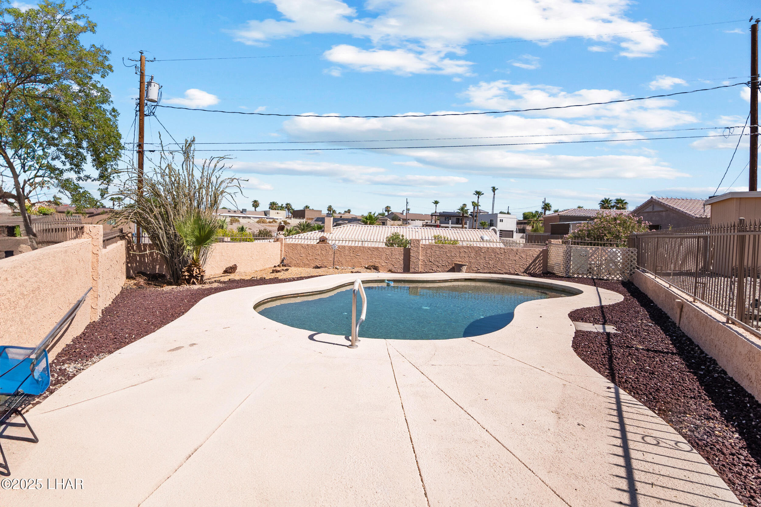 2555 Avocado Ln
