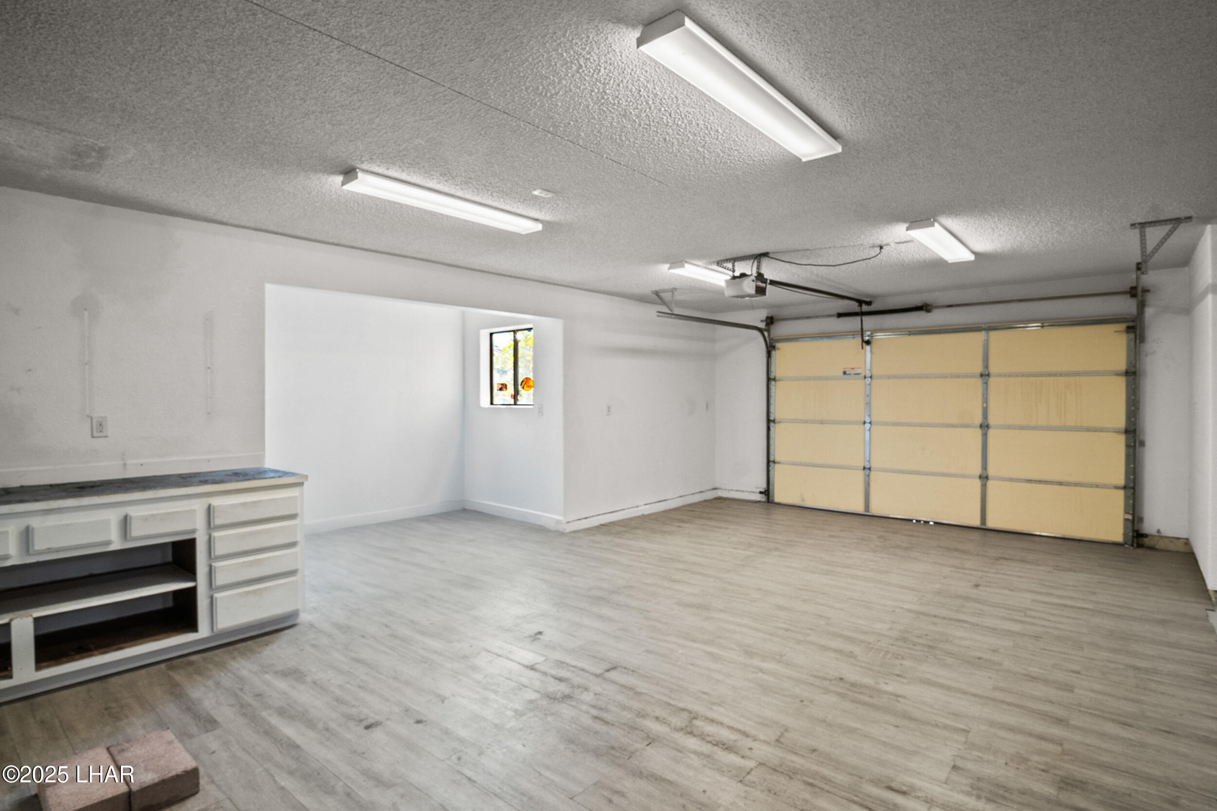 2555 Avocado Ln