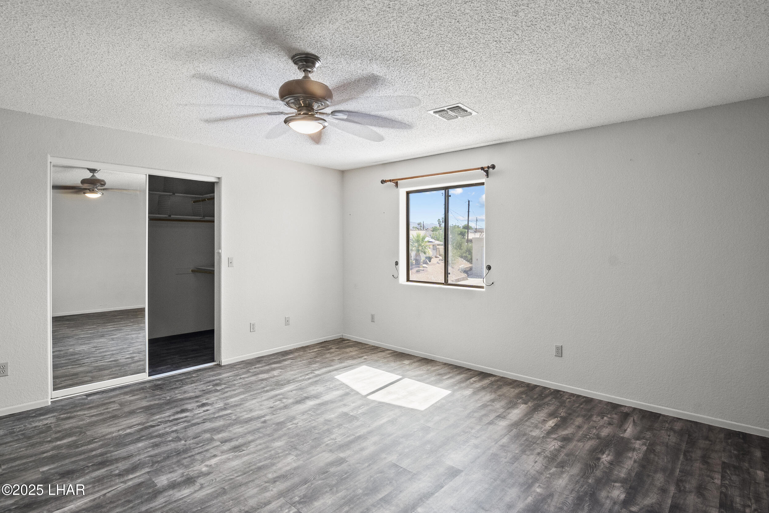 2555 Avocado Ln