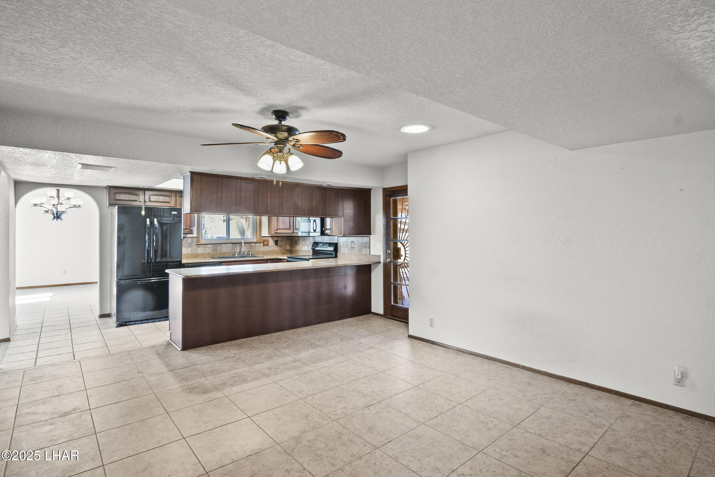 2555 Avocado Ln
