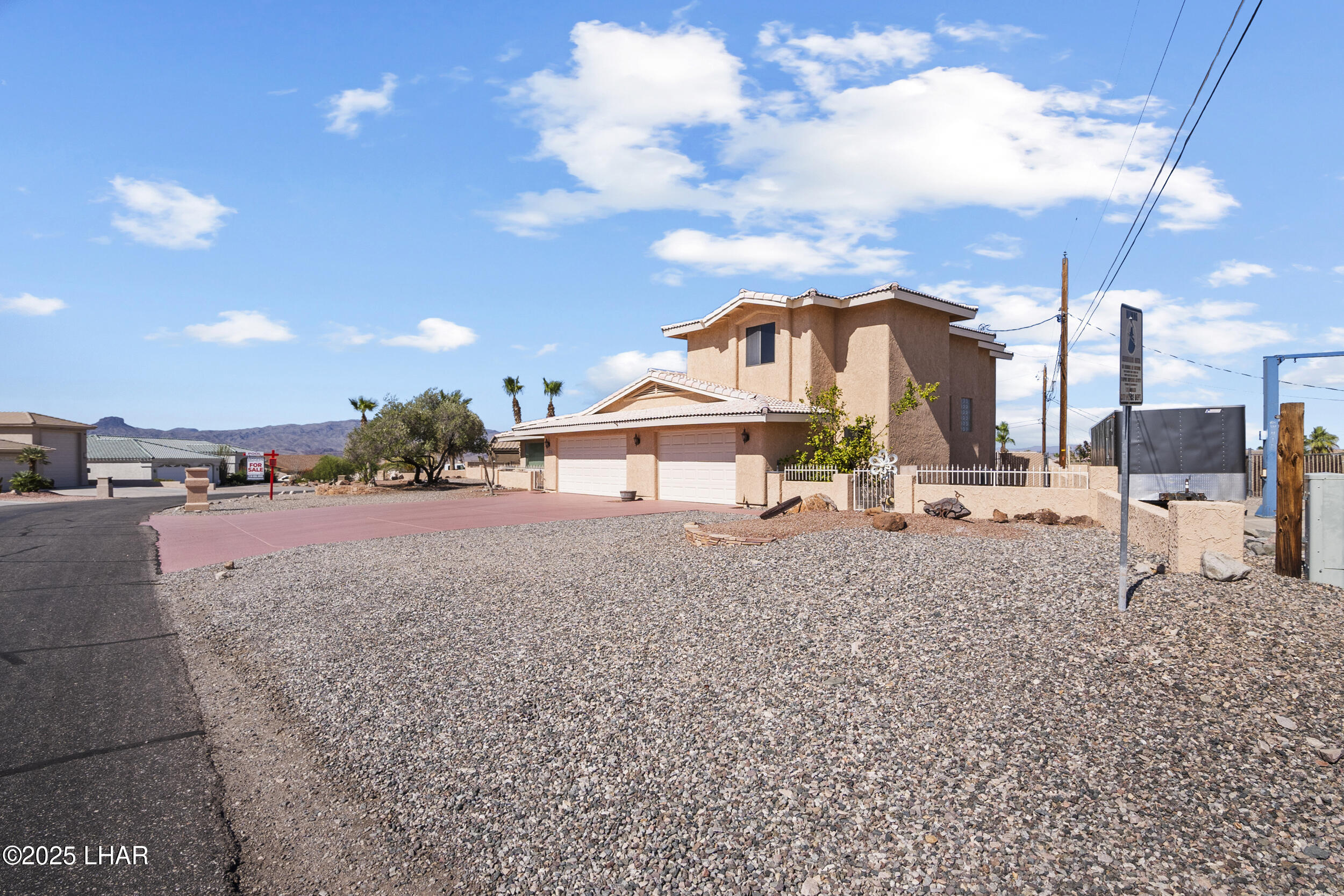 2555 Avocado Ln