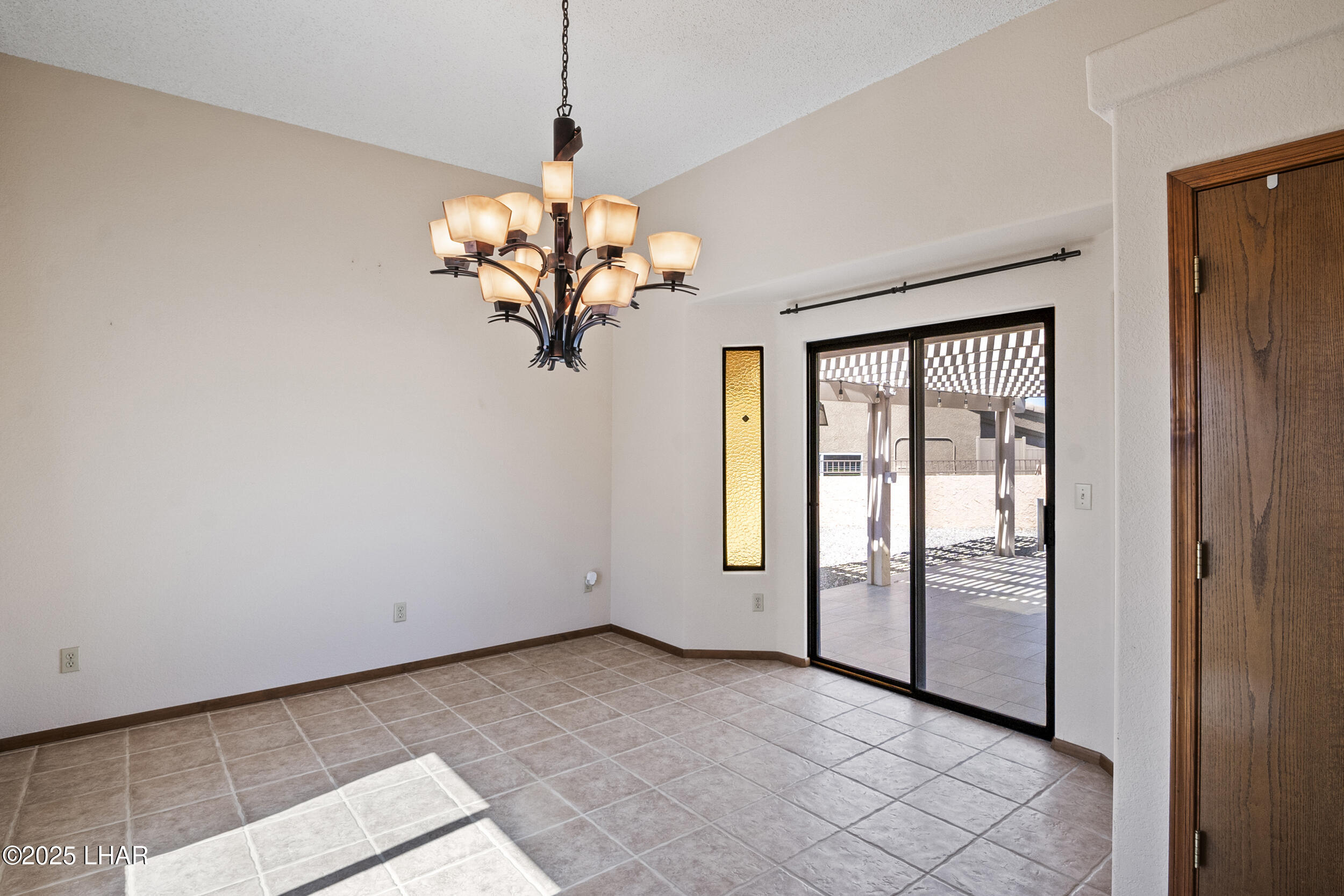2555 Avocado Ln