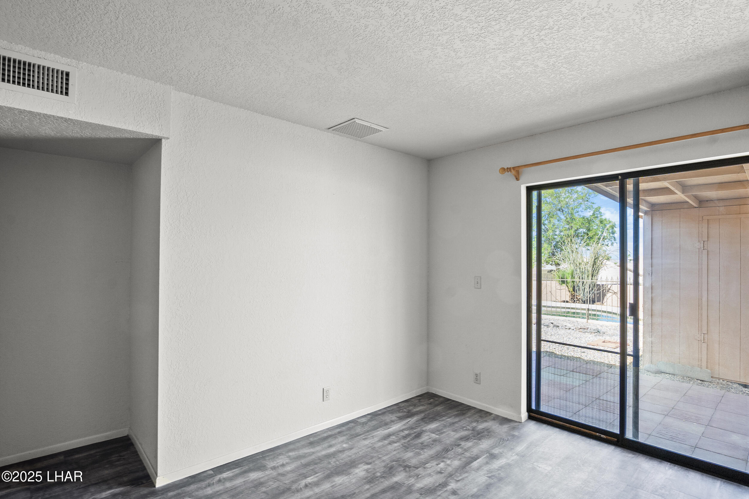 2555 Avocado Ln