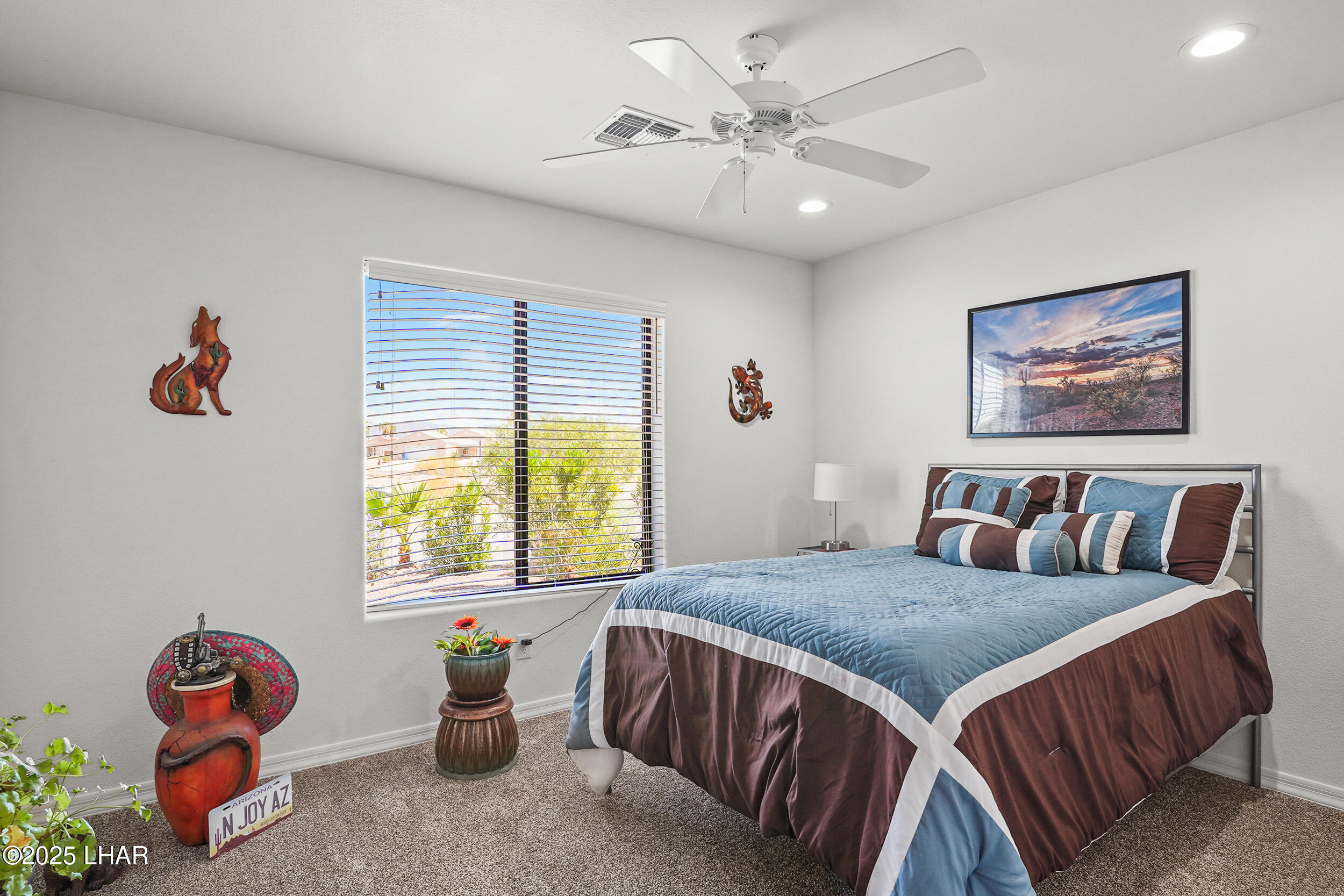 5905 Desert Lakes Dr