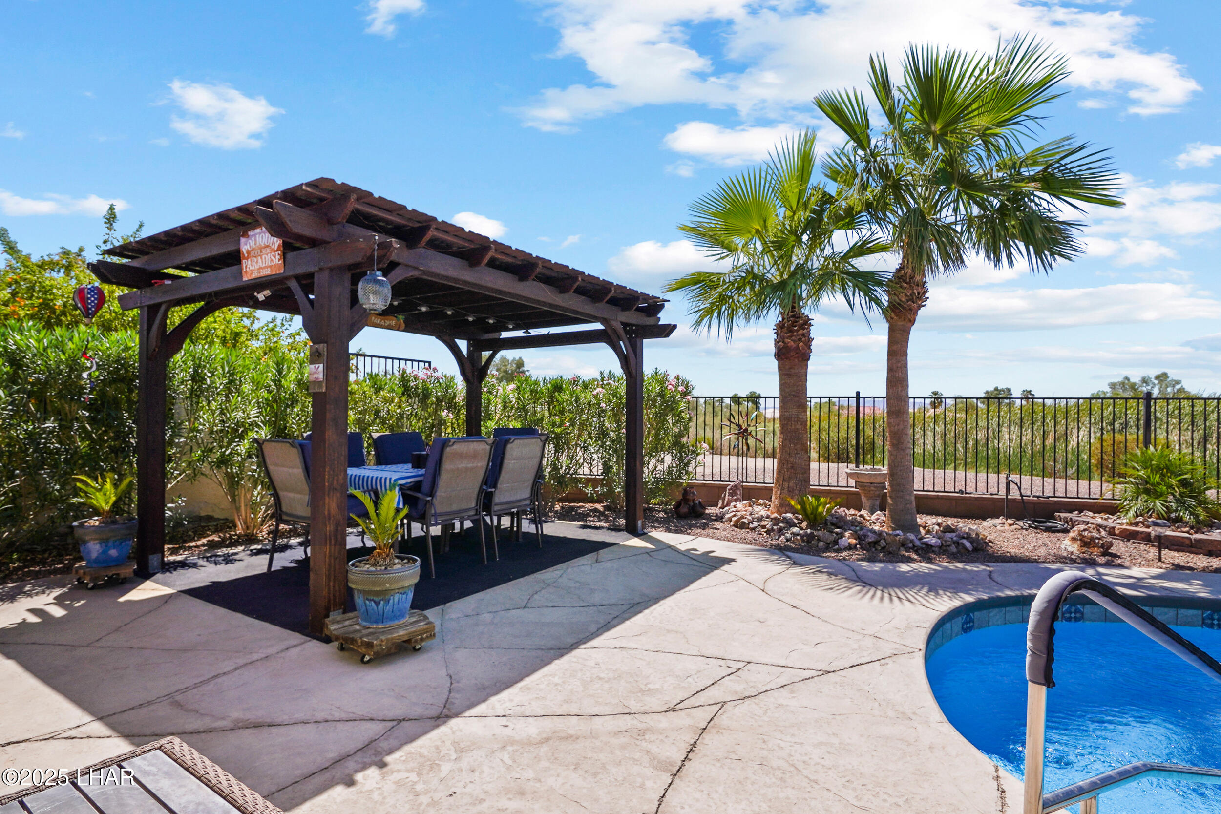 5905 Desert Lakes Dr
