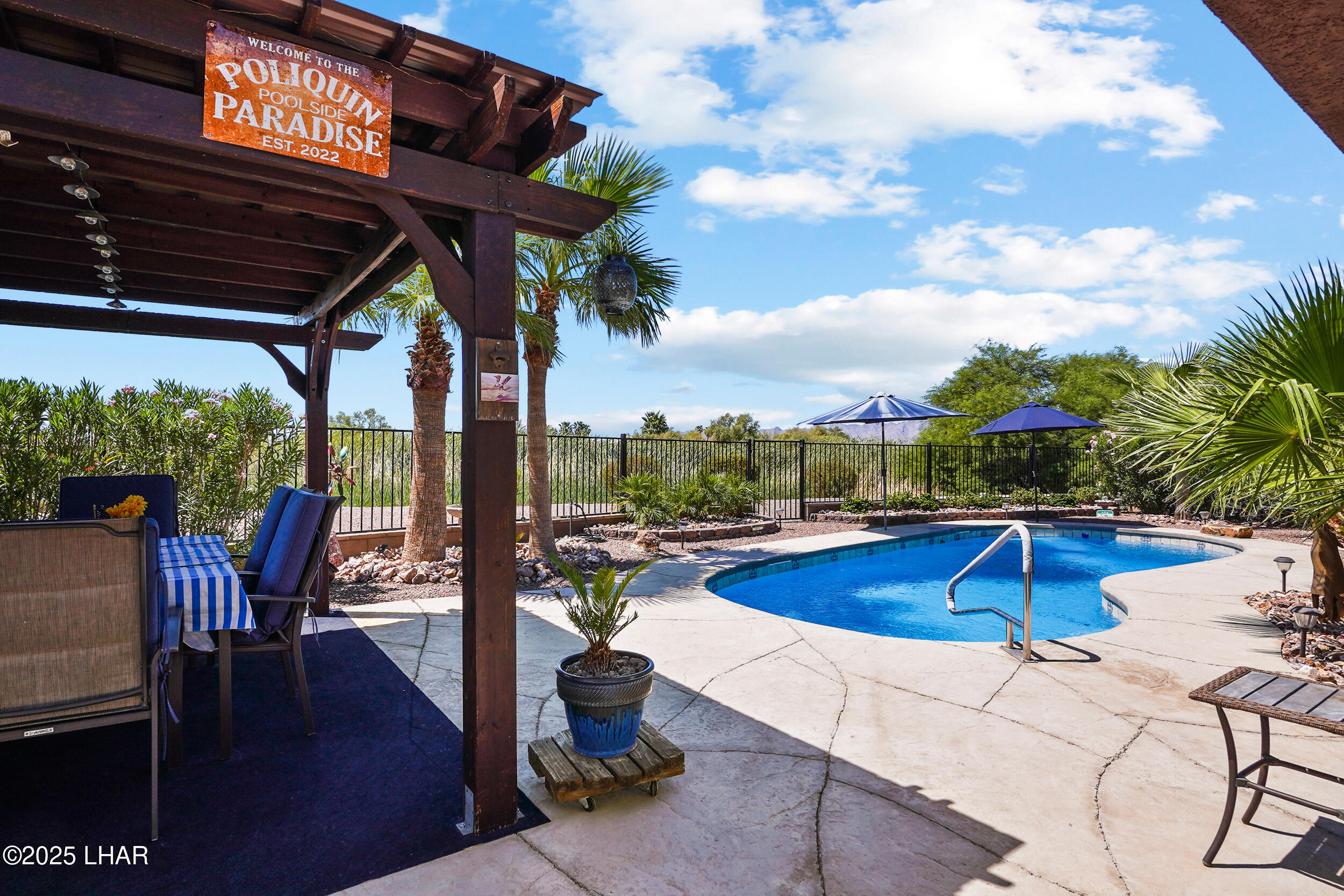 5905 Desert Lakes Dr