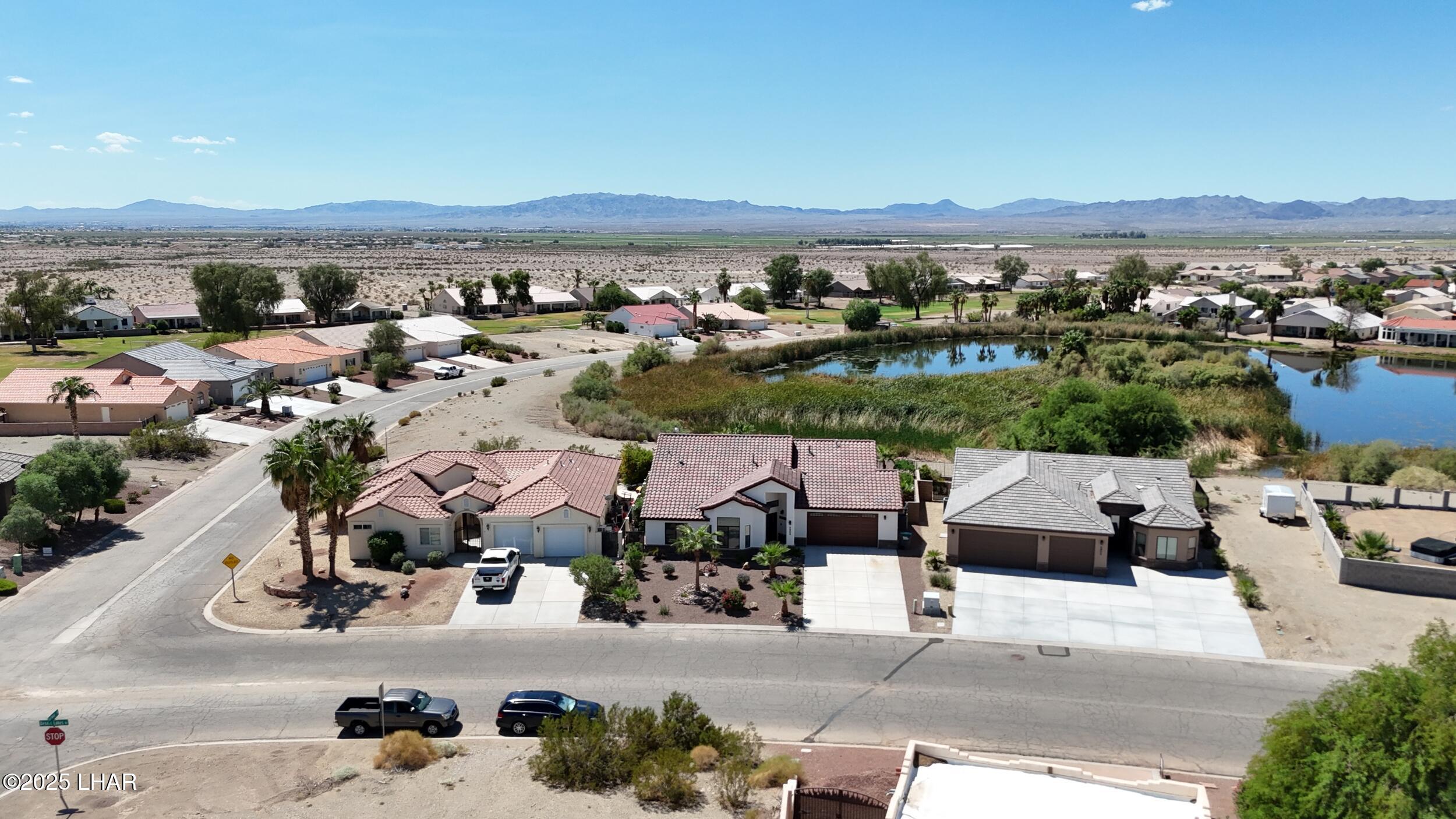 5905 Desert Lakes Dr