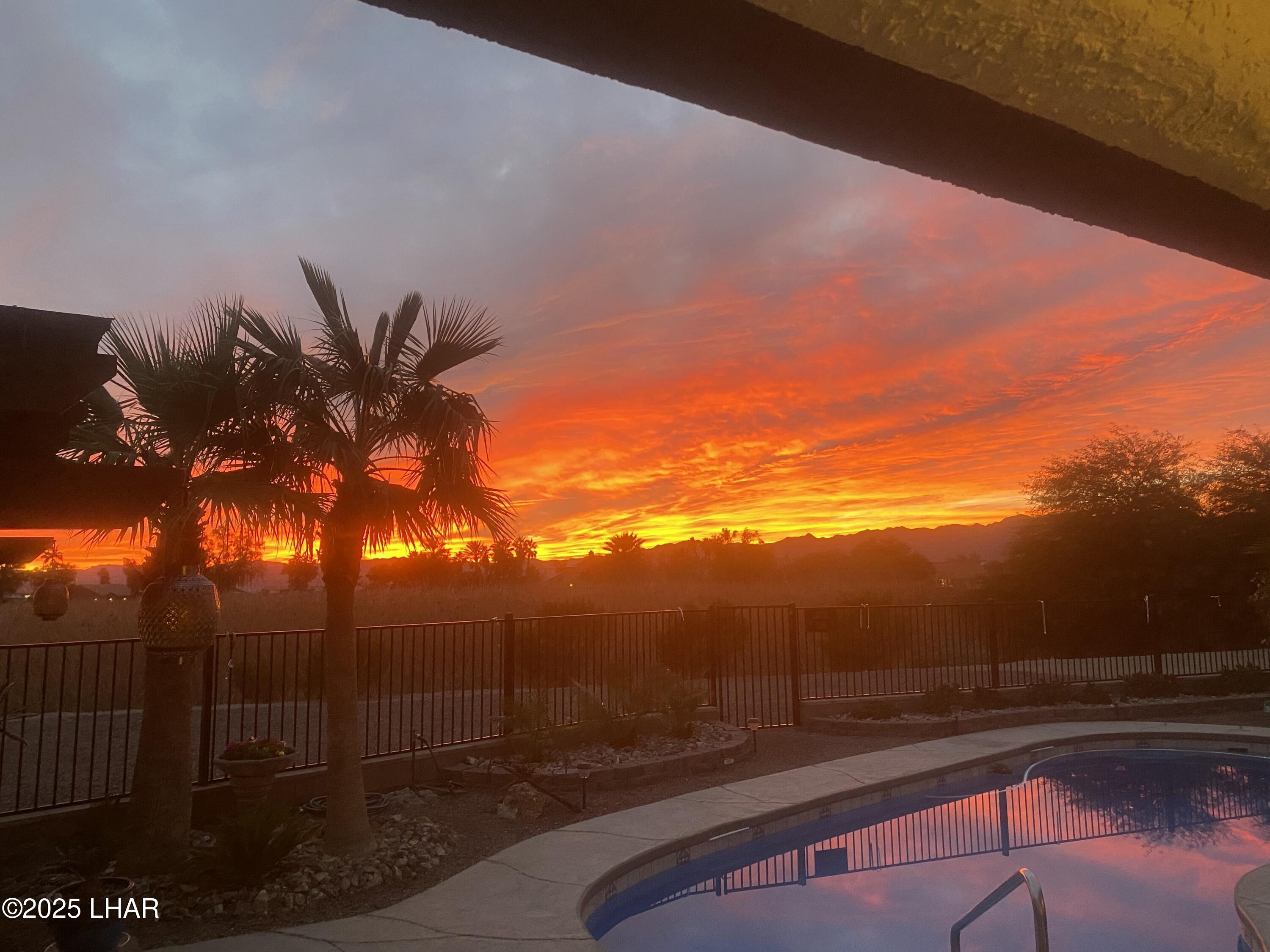 5905 Desert Lakes Dr