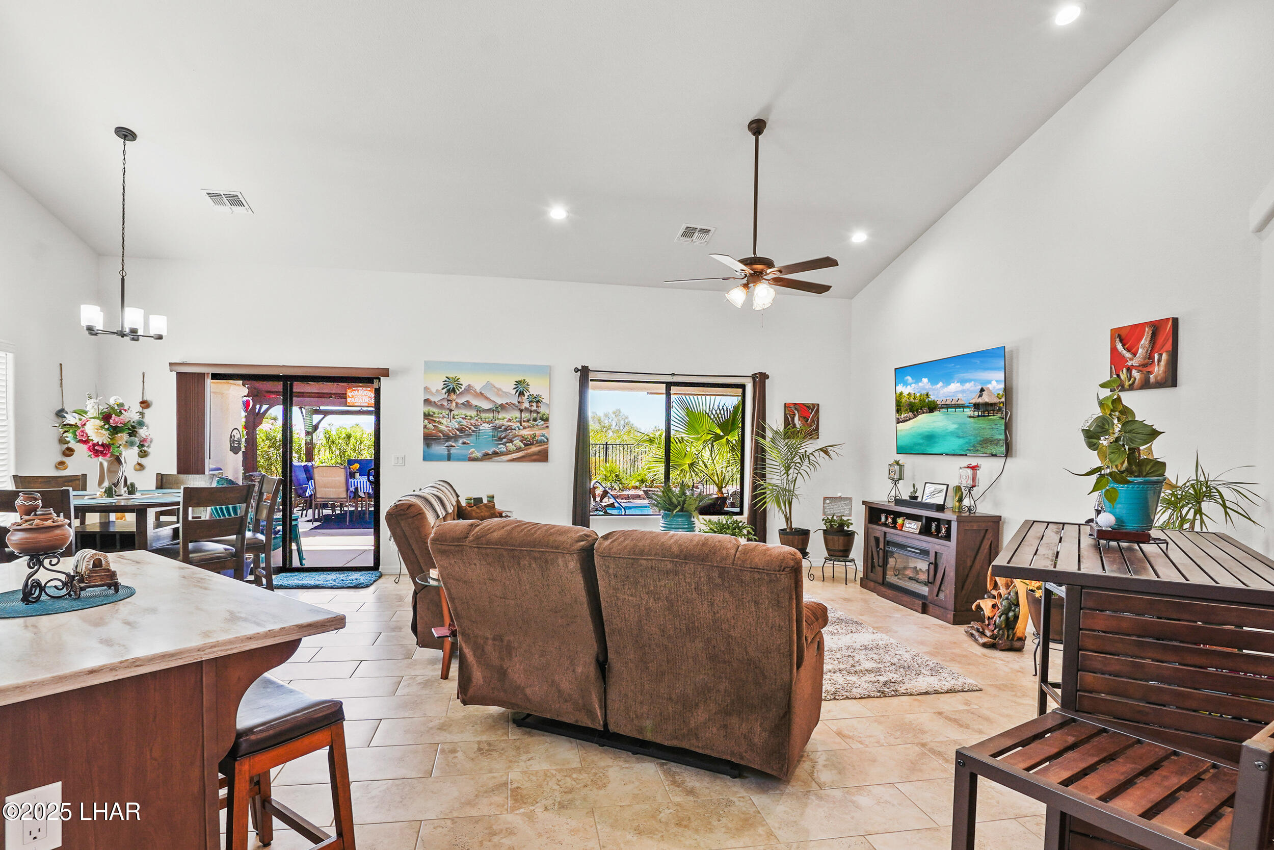 5905 Desert Lakes Dr