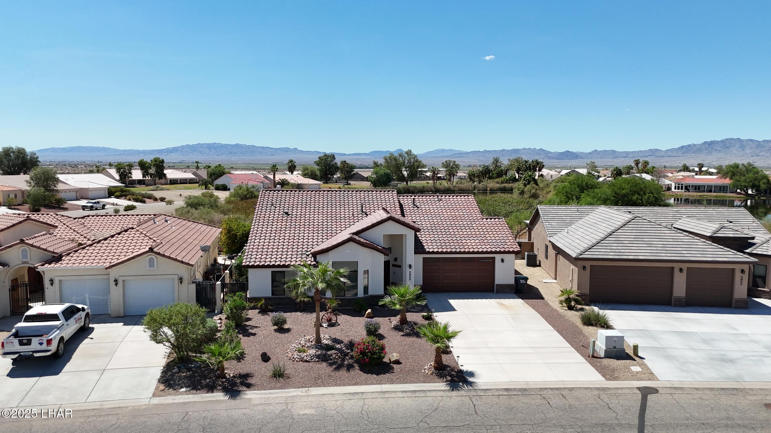 5905 Desert Lakes Dr