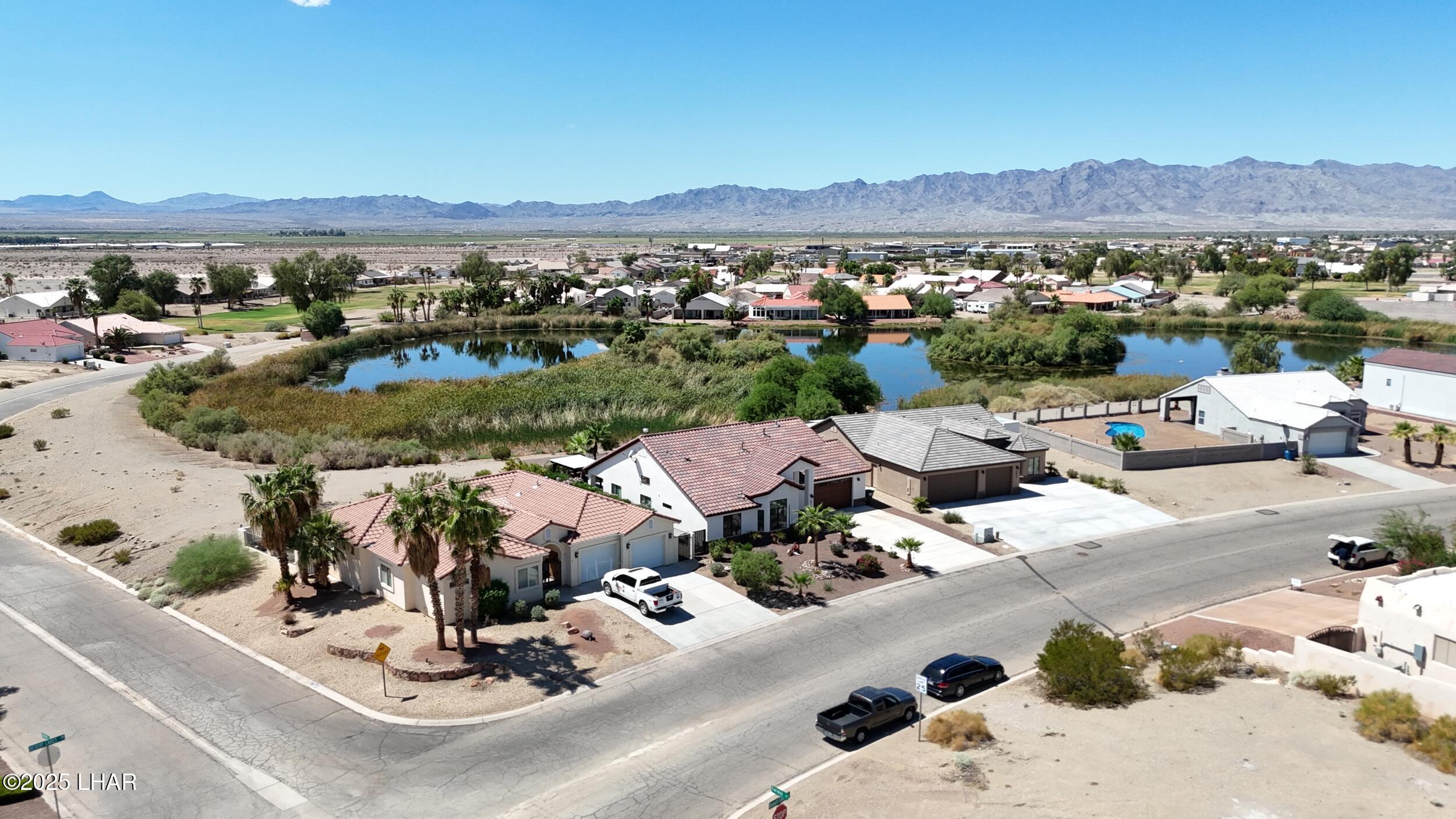 5905 Desert Lakes Dr