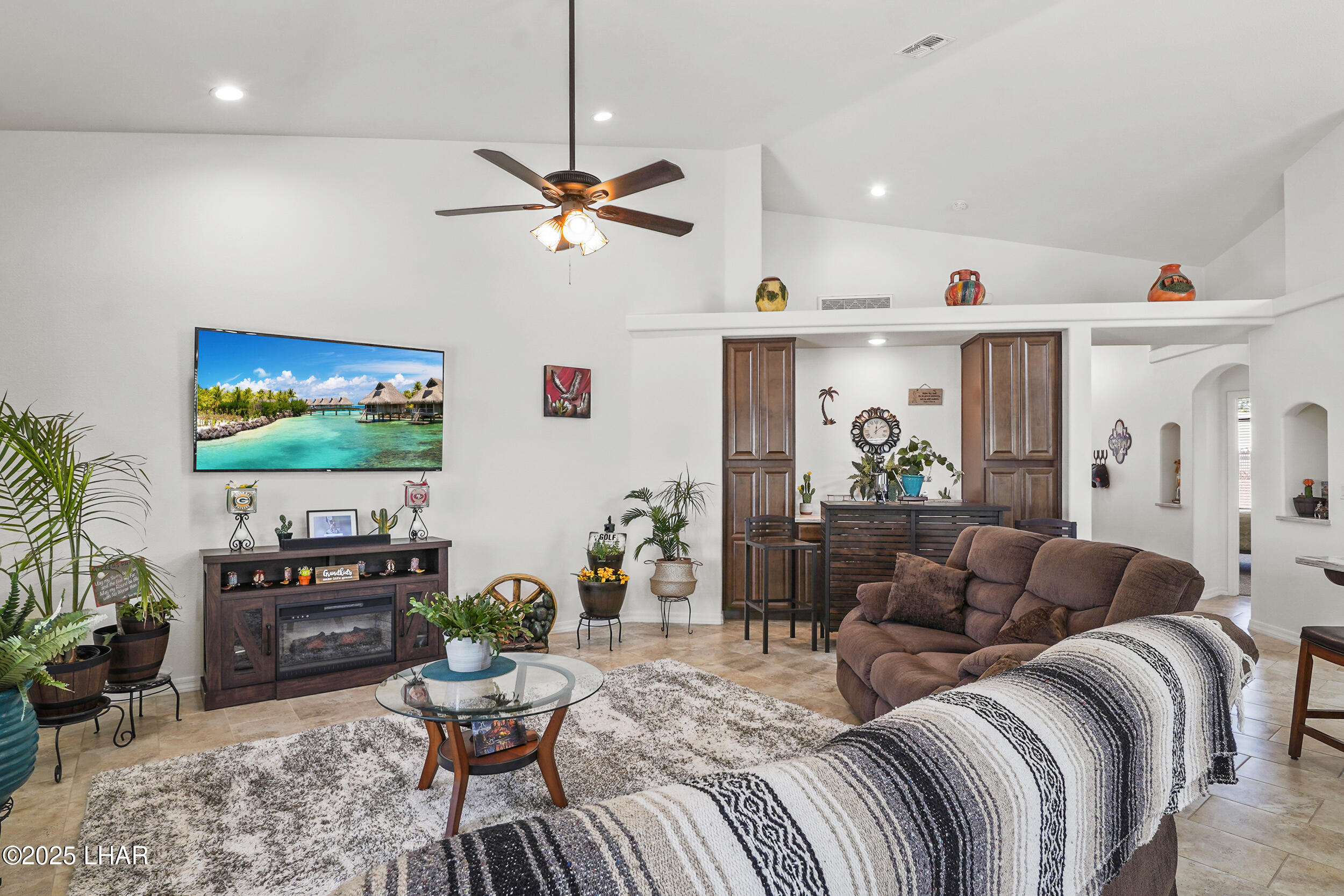 5905 Desert Lakes Dr