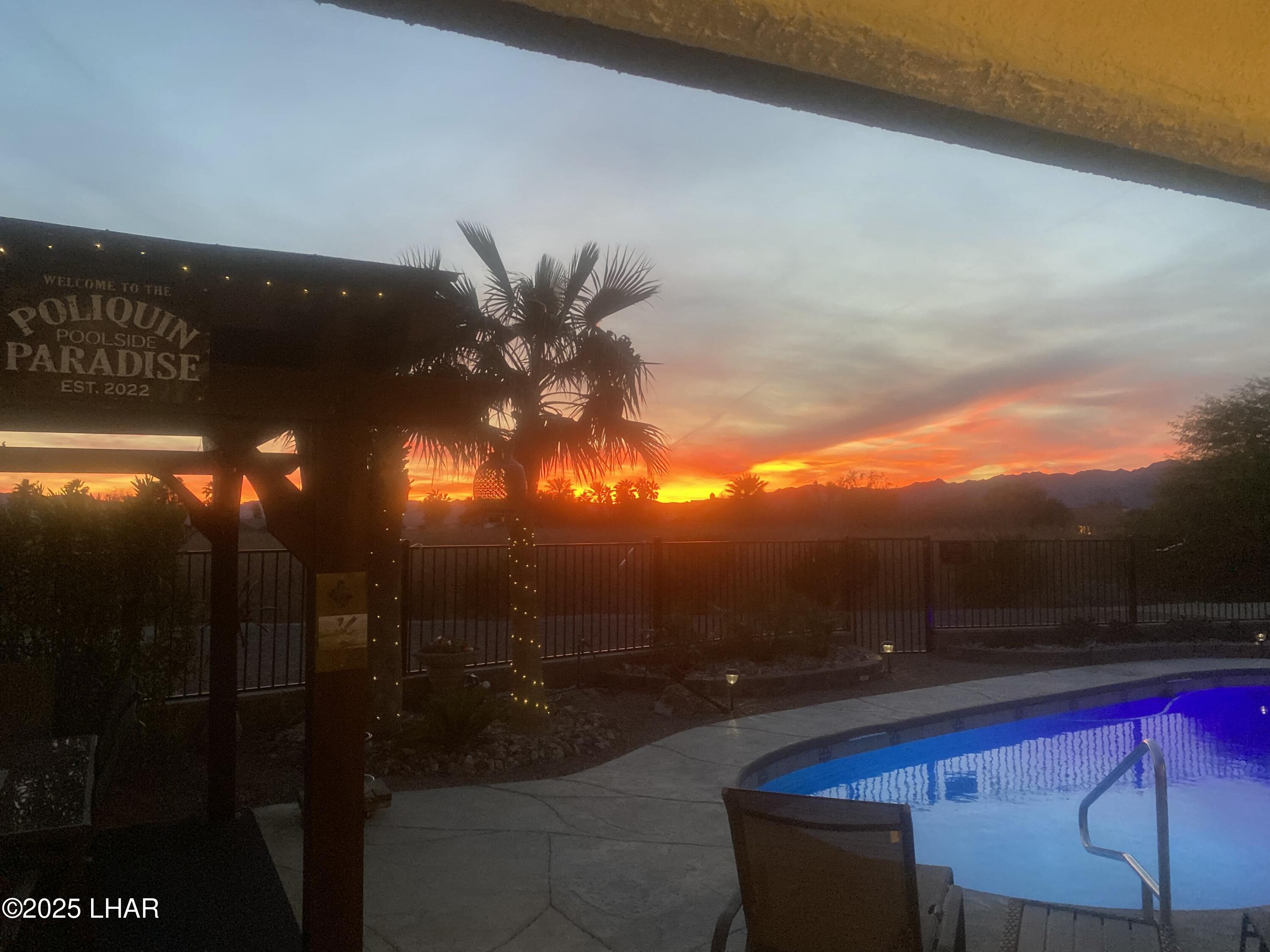 5905 Desert Lakes Dr