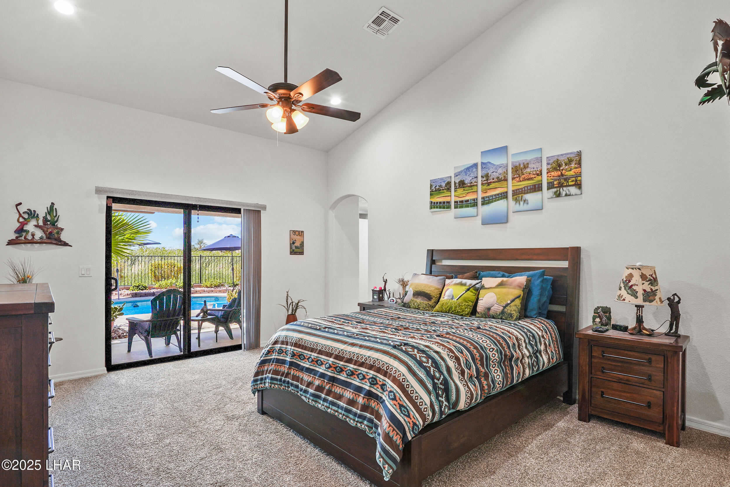 5905 Desert Lakes Dr