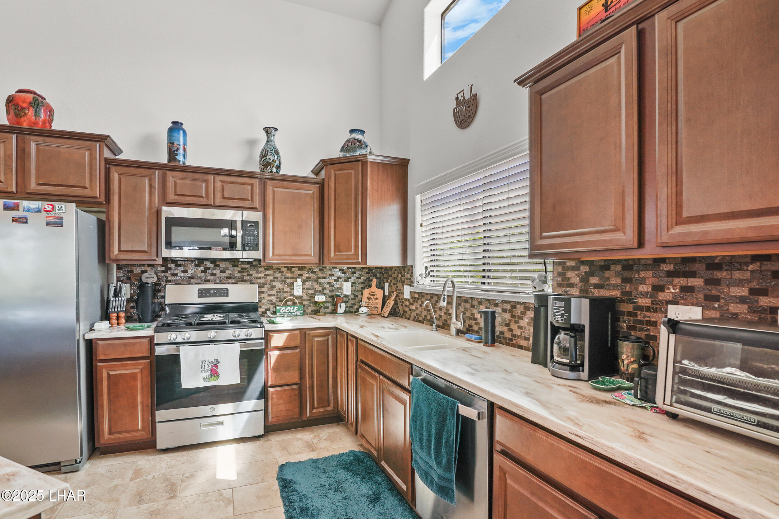 5905 Desert Lakes Dr