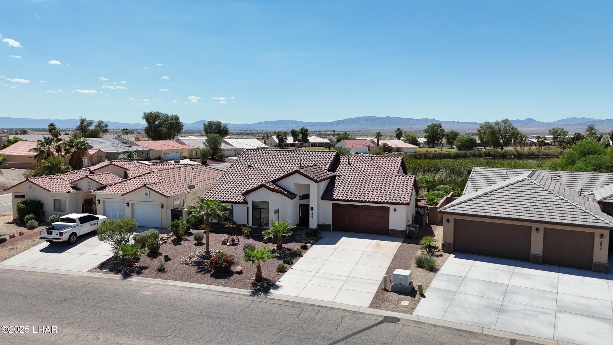 5905 Desert Lakes Dr