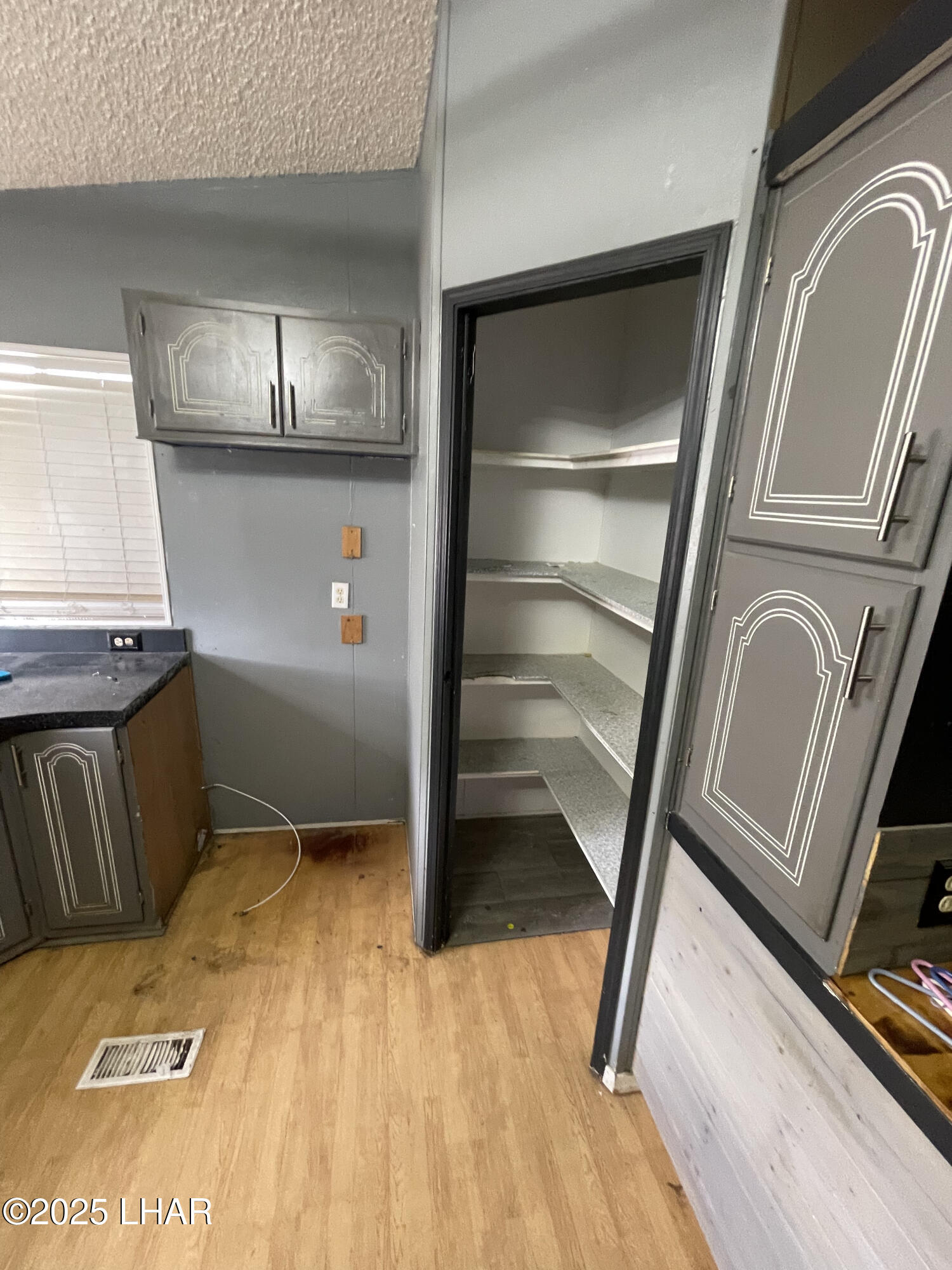 865 W Mountain View Ln