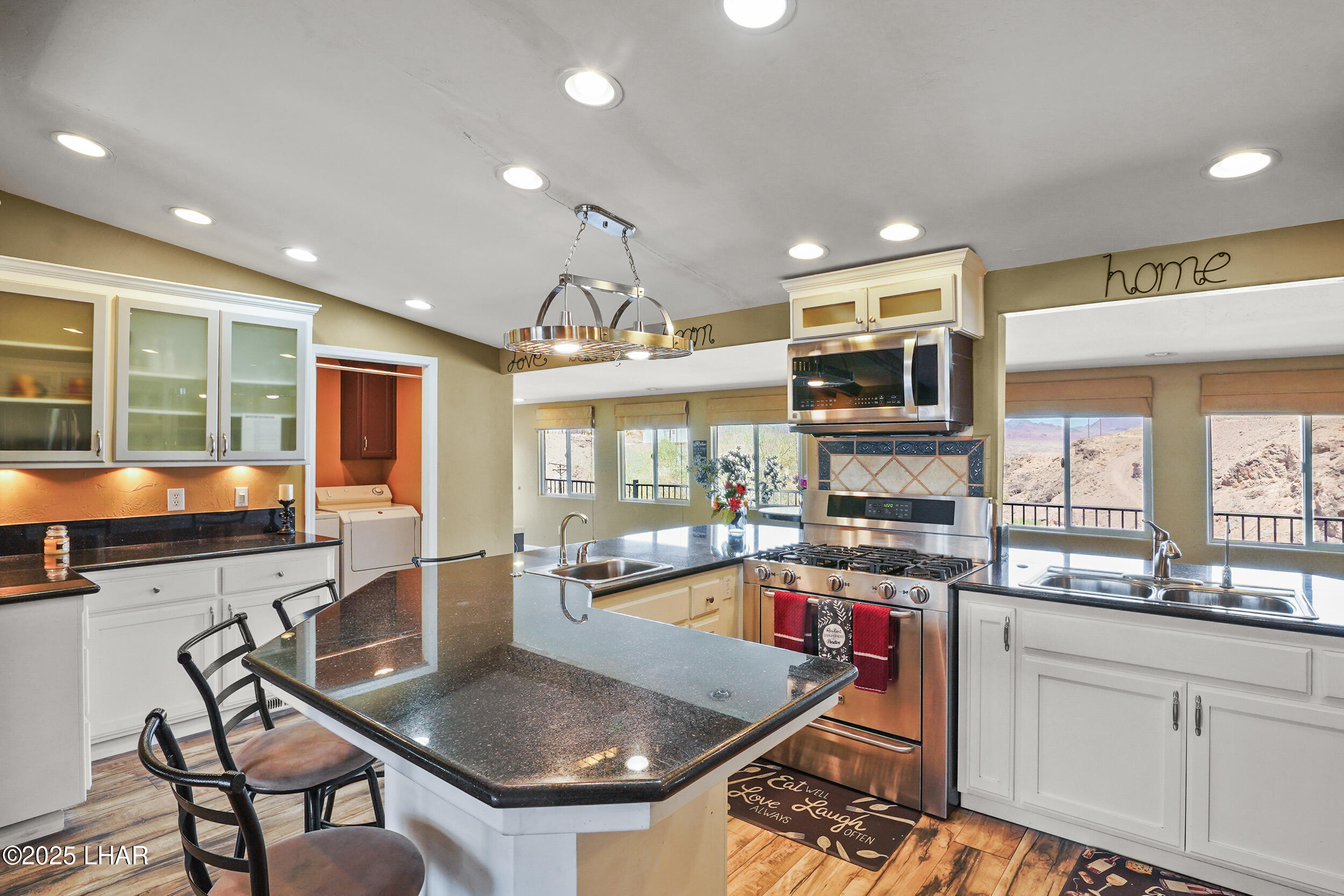 9418 Hilltop Dr