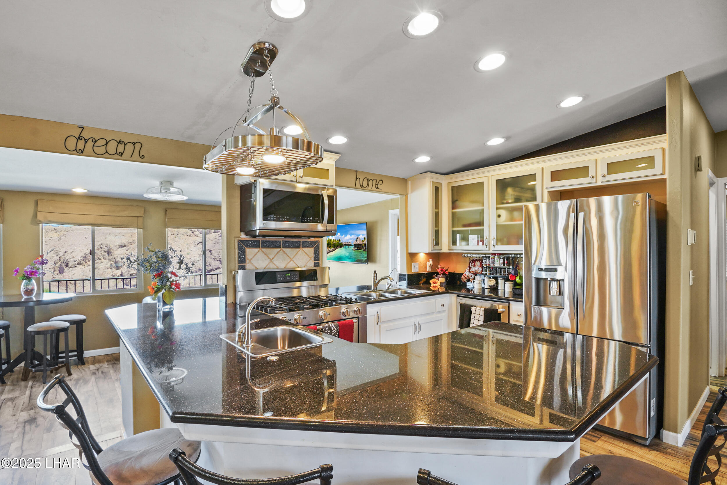 9418 Hilltop Dr