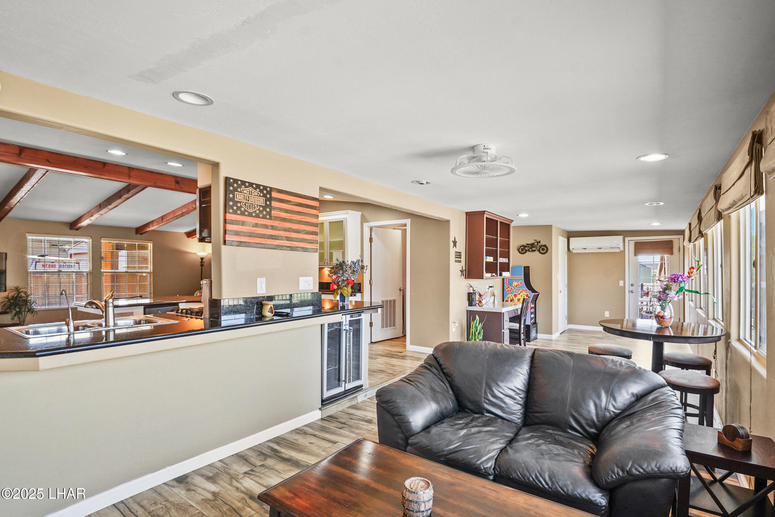 9418 Hilltop Dr