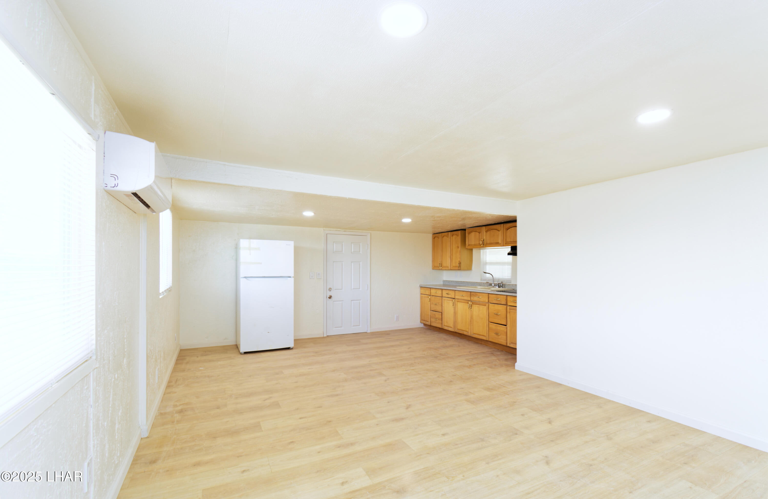 226 N Joshua Ave