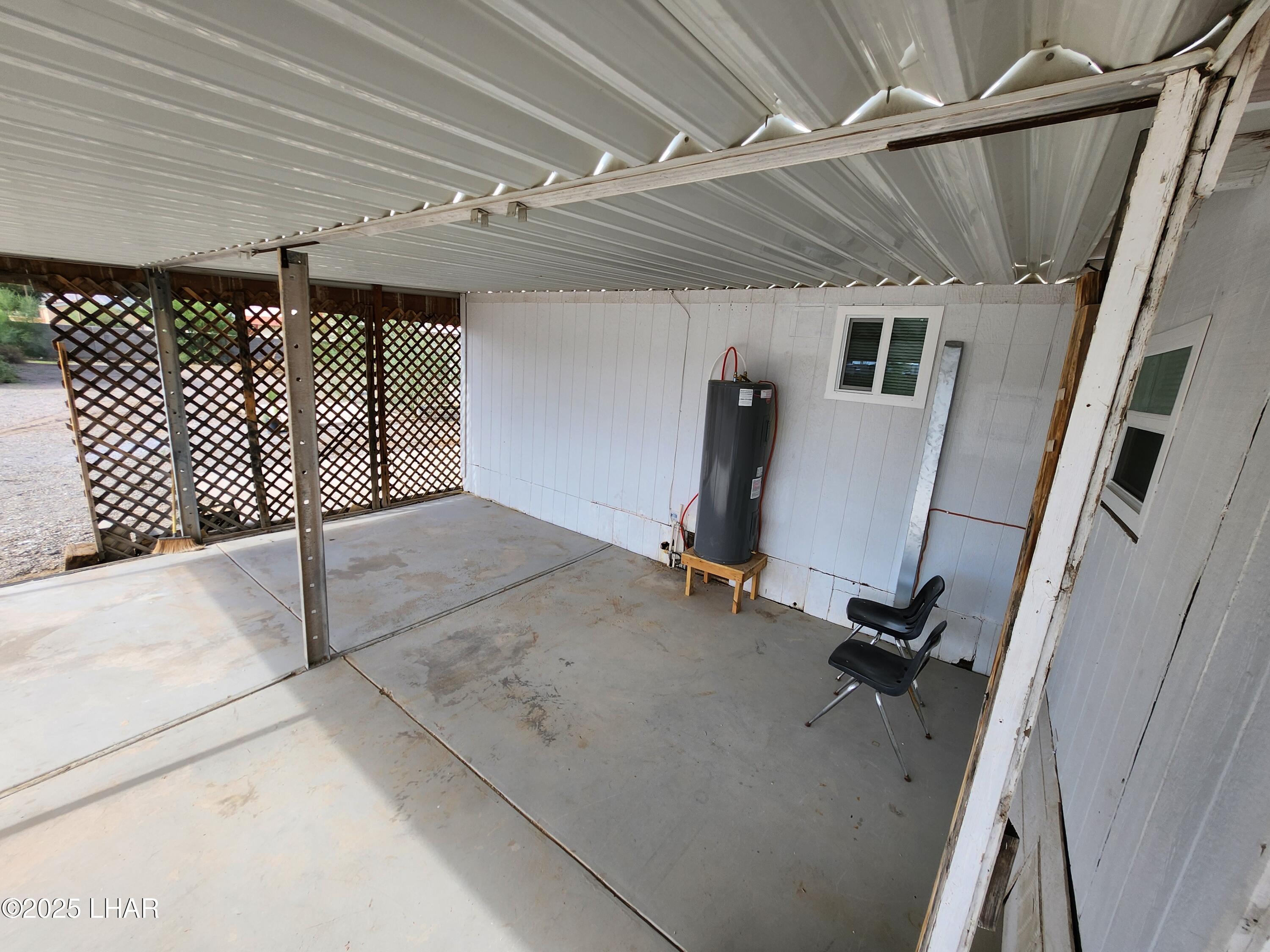 226 N Joshua Ave