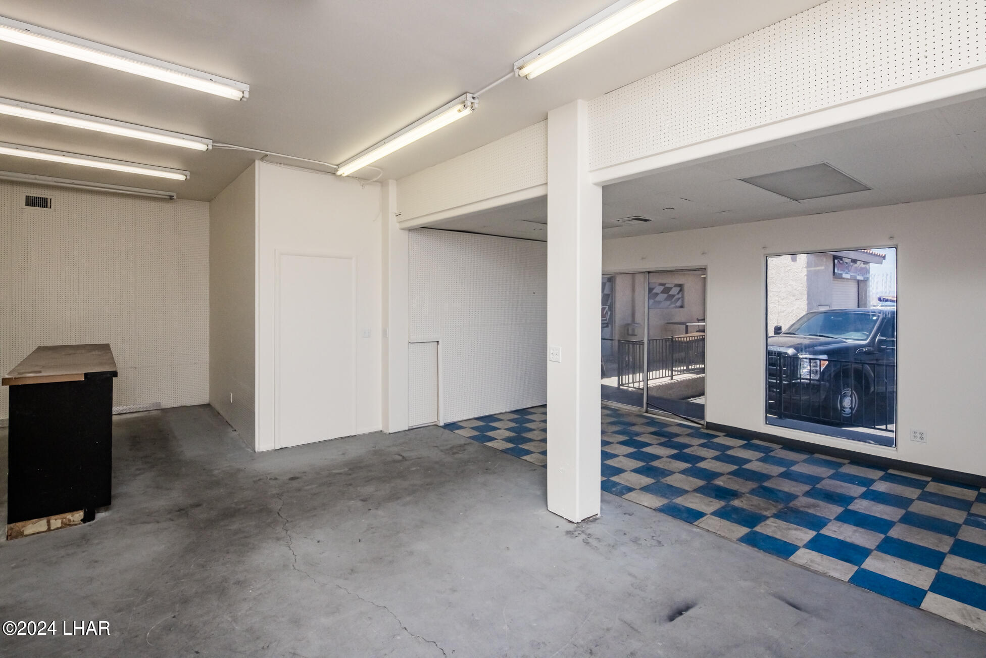 669 N Lake Havasu Ave N