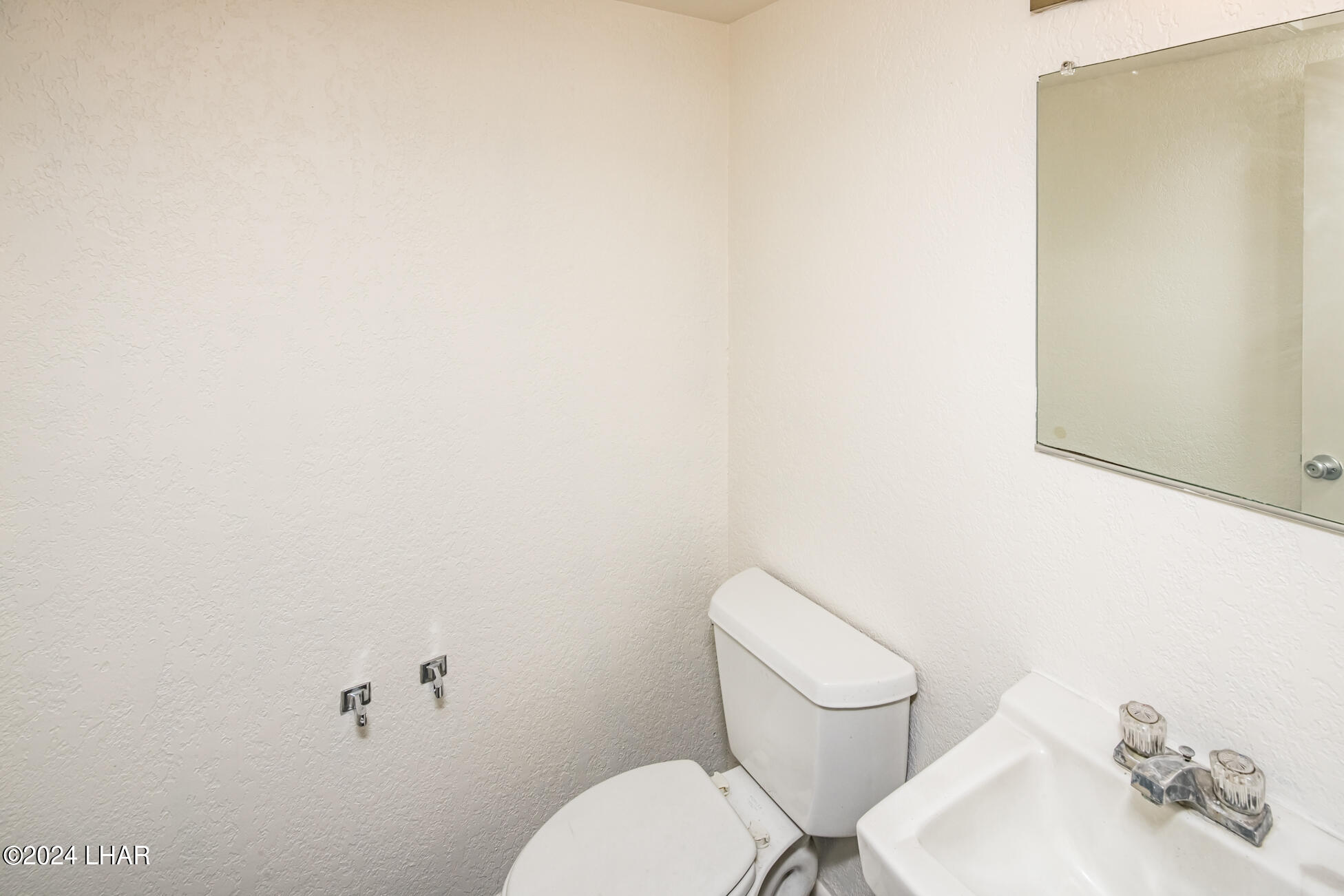 669 N Lake Havasu Ave N