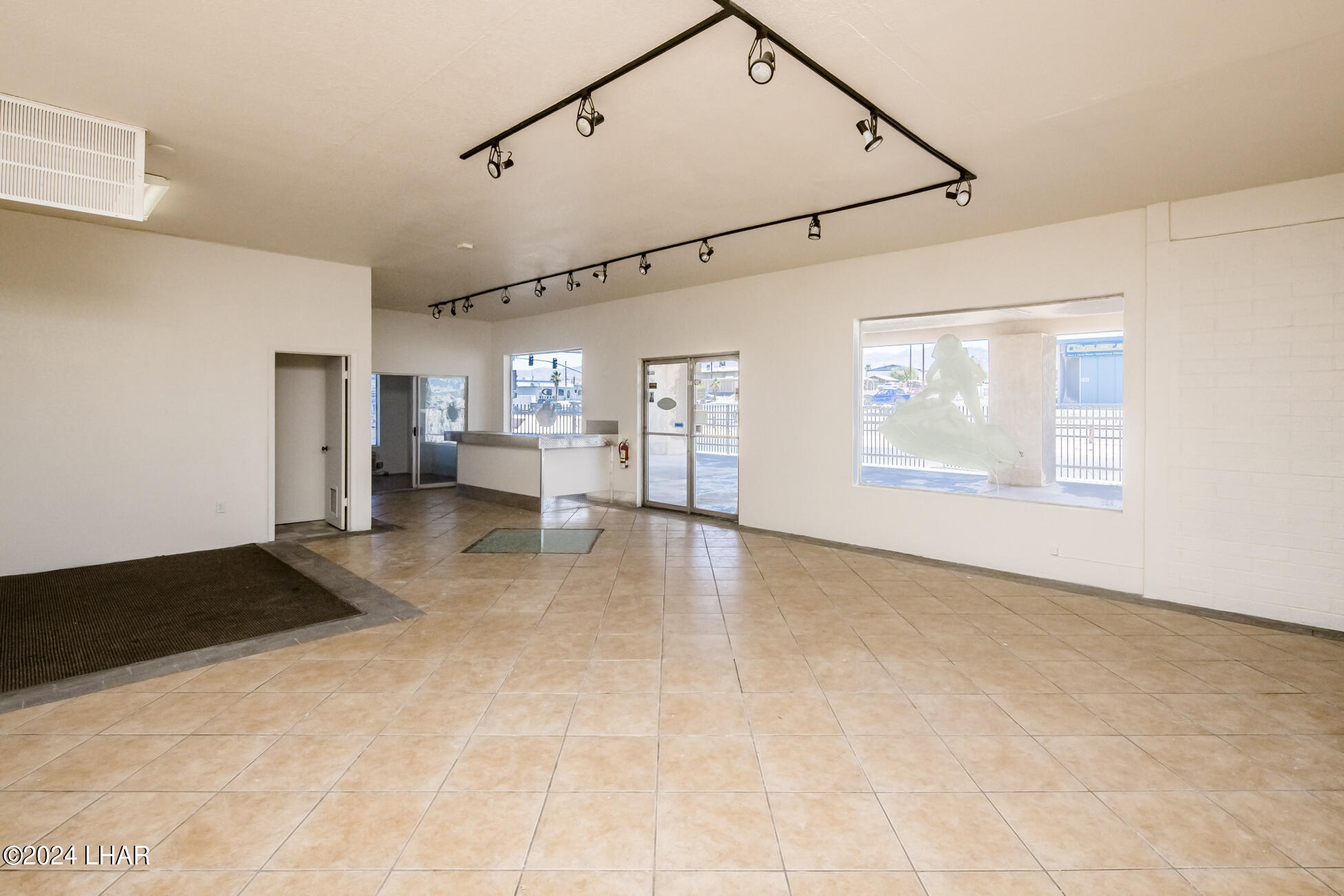 669 N Lake Havasu Ave N