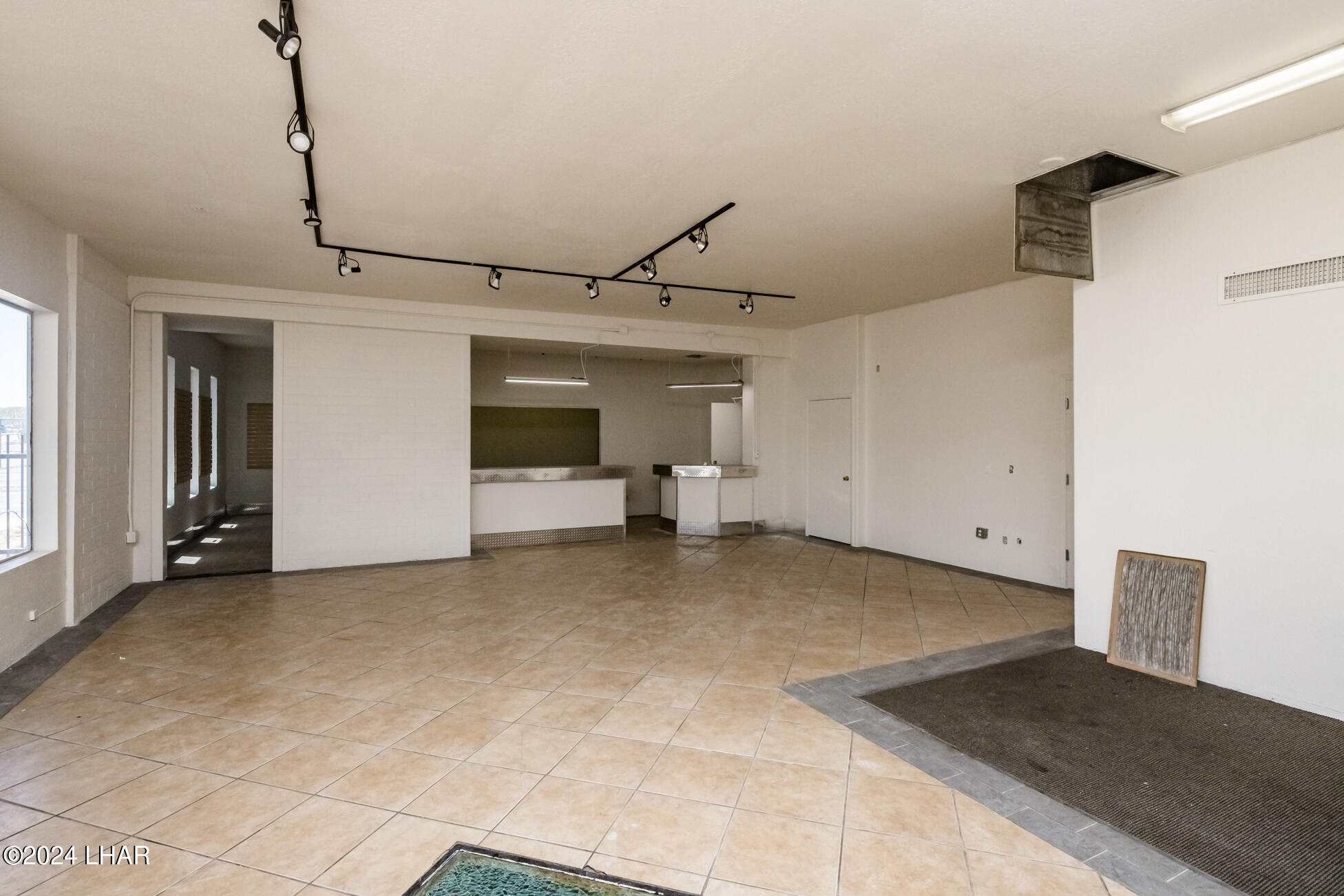 669 N Lake Havasu Ave N