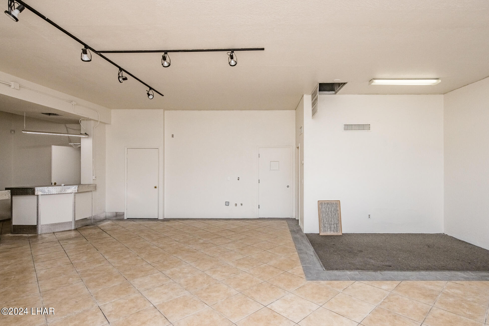 669 N Lake Havasu Ave N