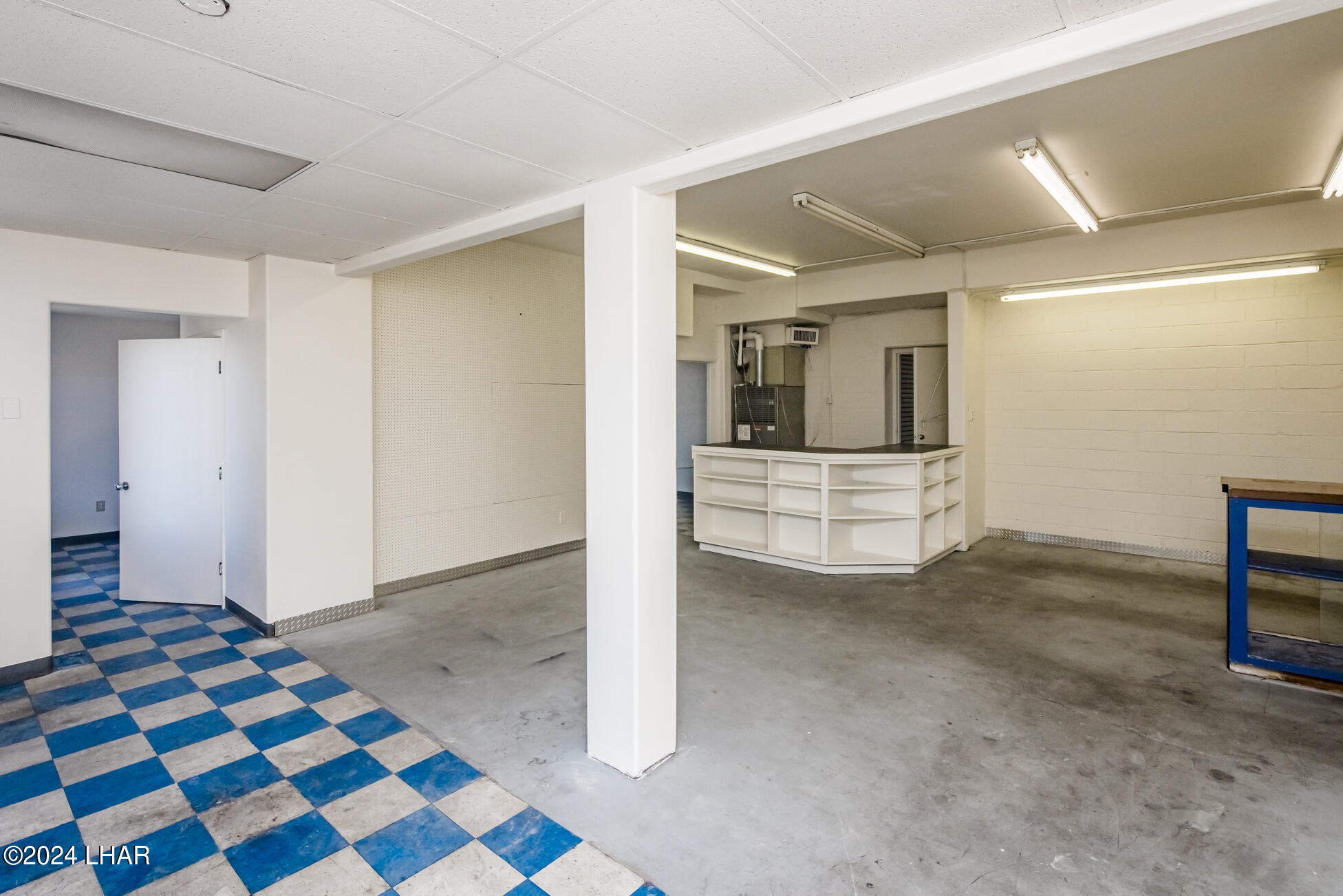 669 N Lake Havasu Ave N