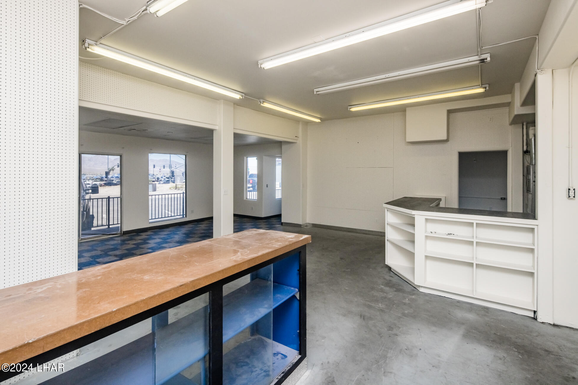 669 N Lake Havasu Ave N