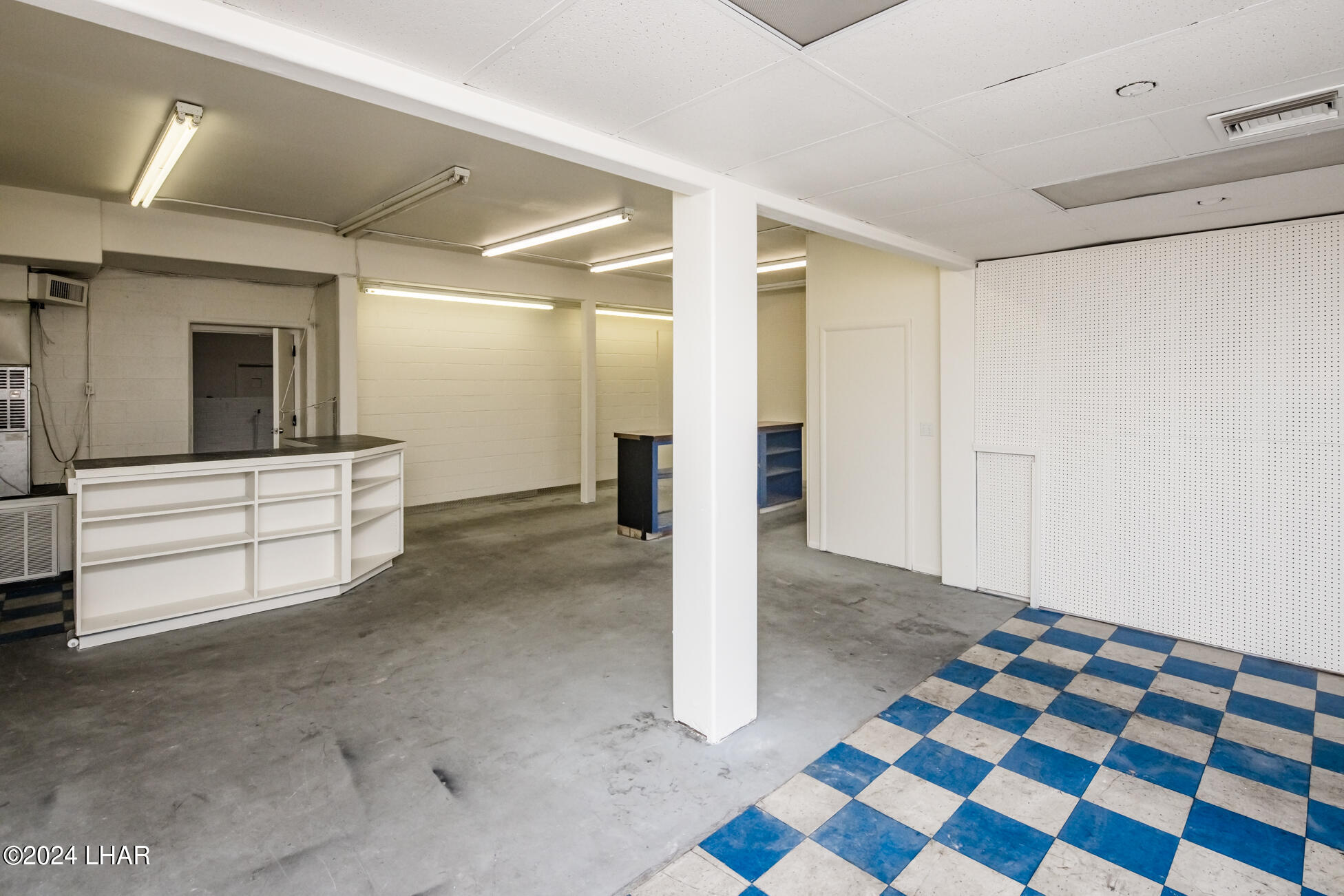 669 N Lake Havasu Ave N