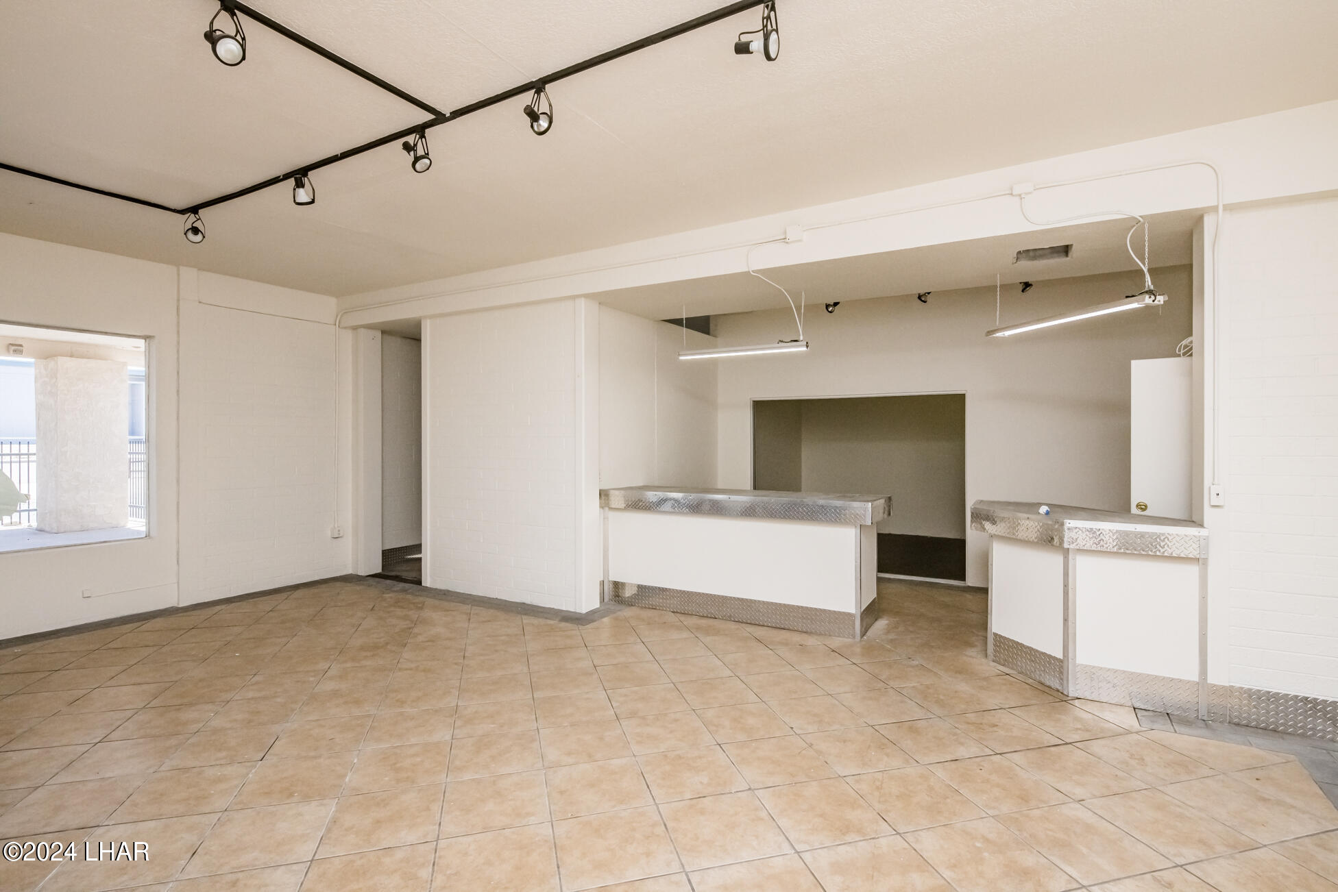 669 N Lake Havasu Ave N