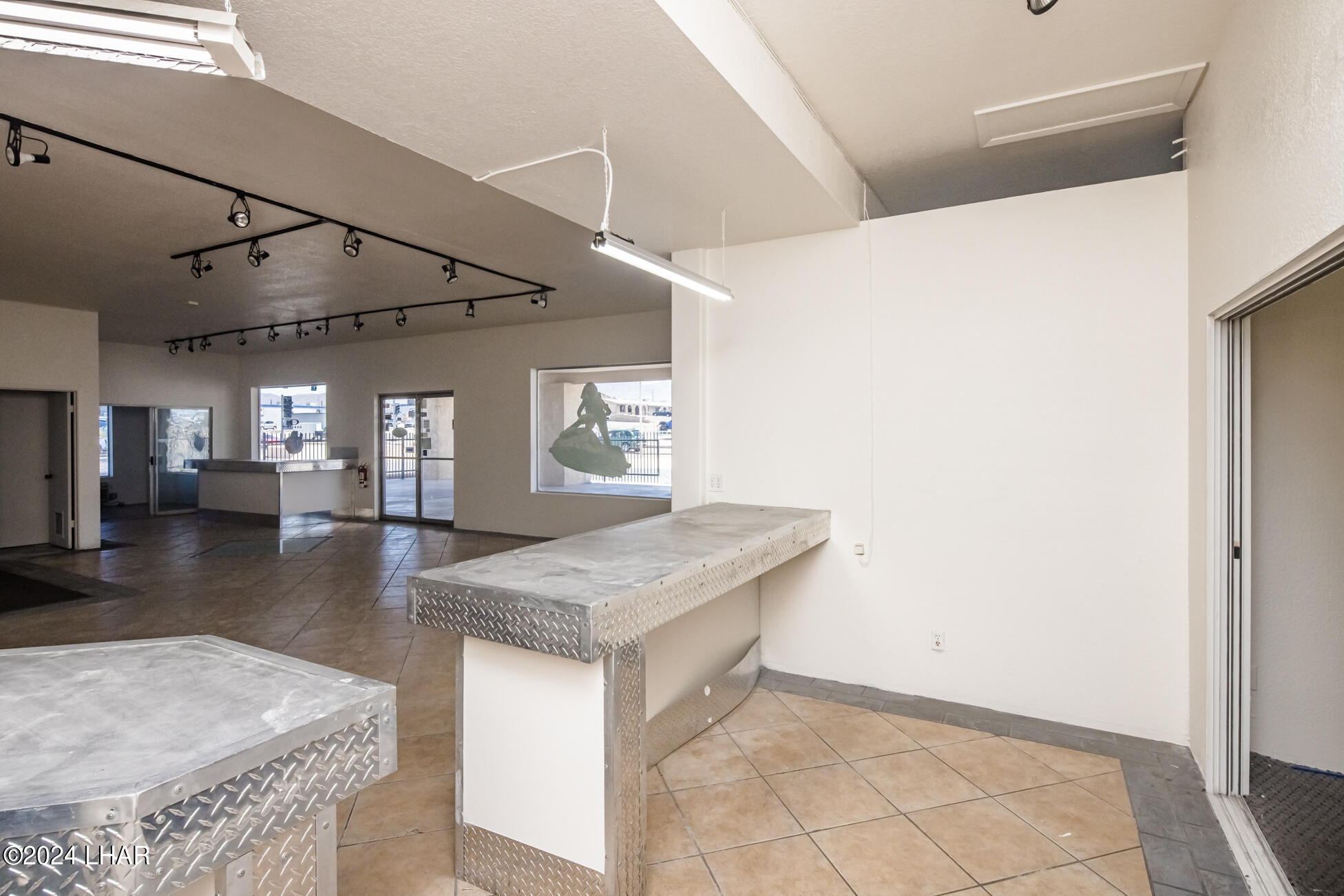 669 N Lake Havasu Ave N