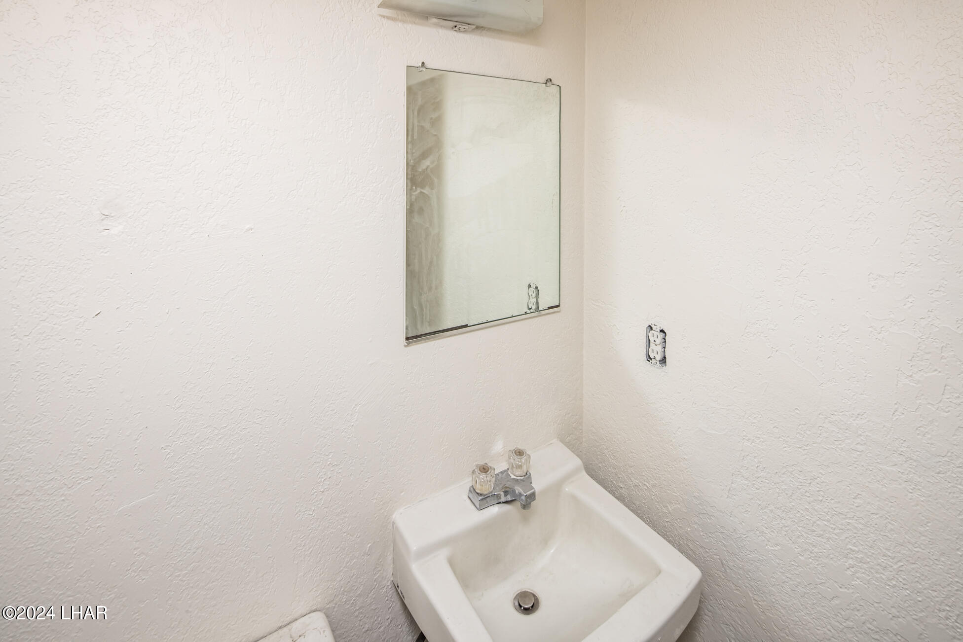 669 N Lake Havasu Ave N