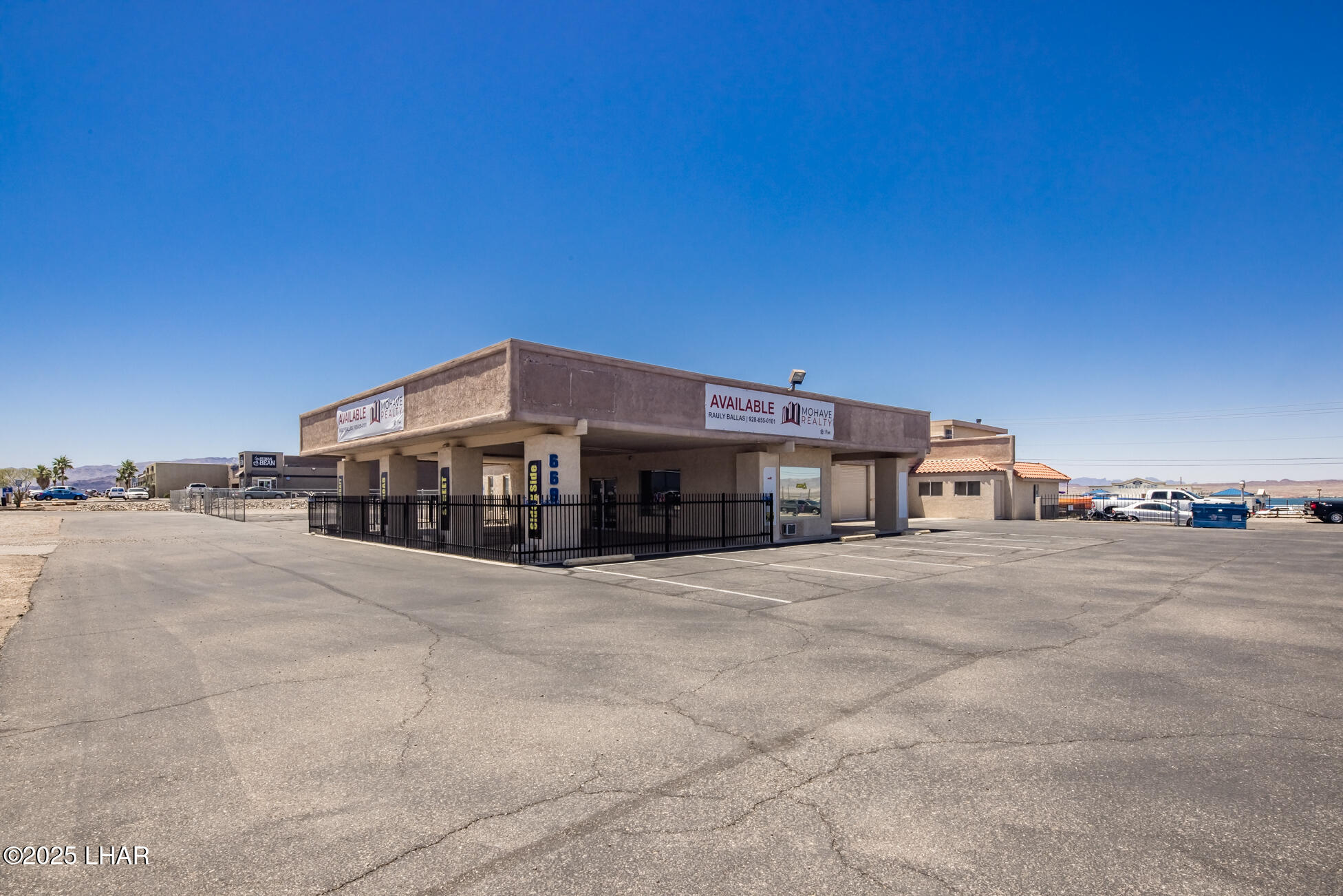 669 N Lake Havasu Ave N