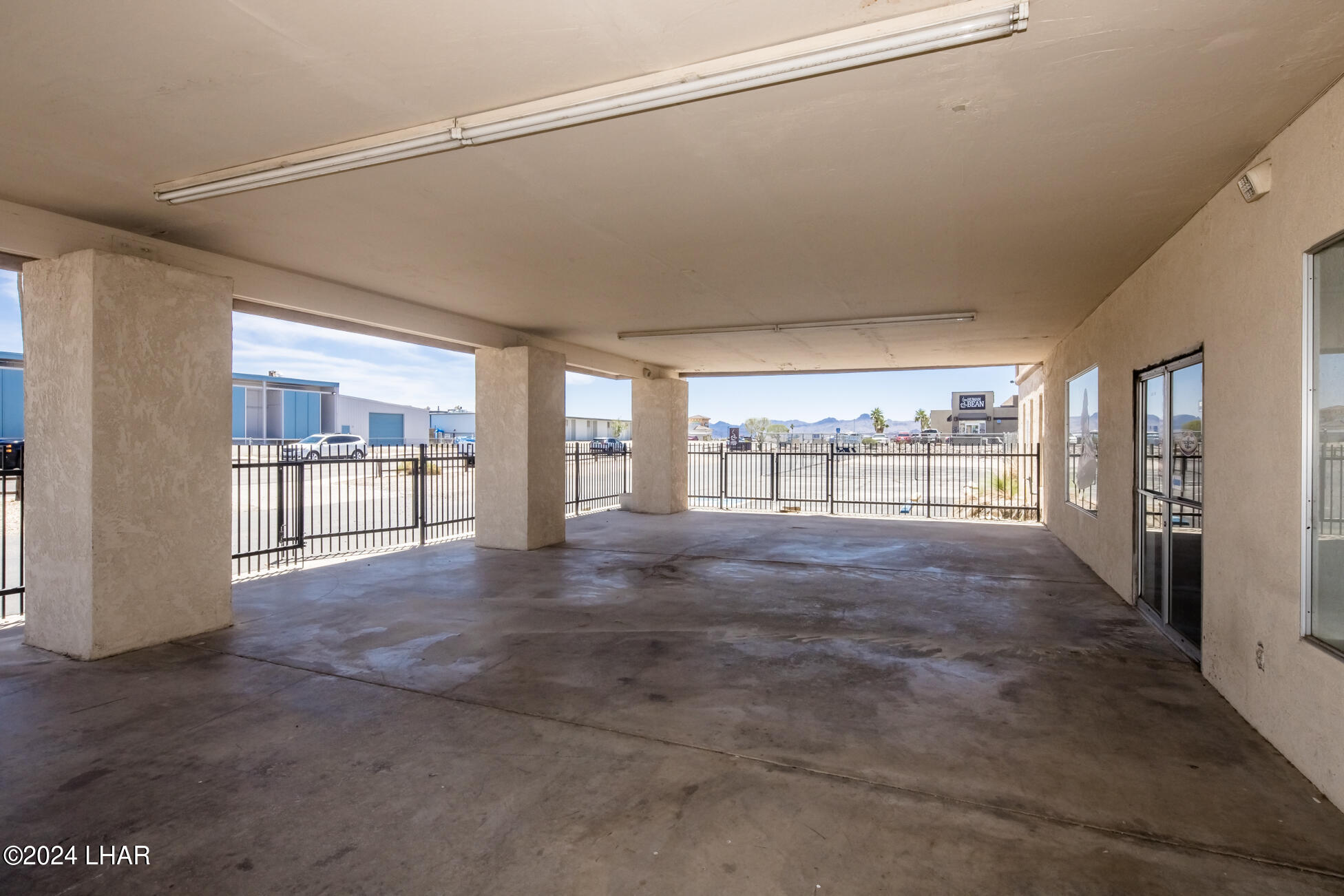 669 N Lake Havasu Ave N