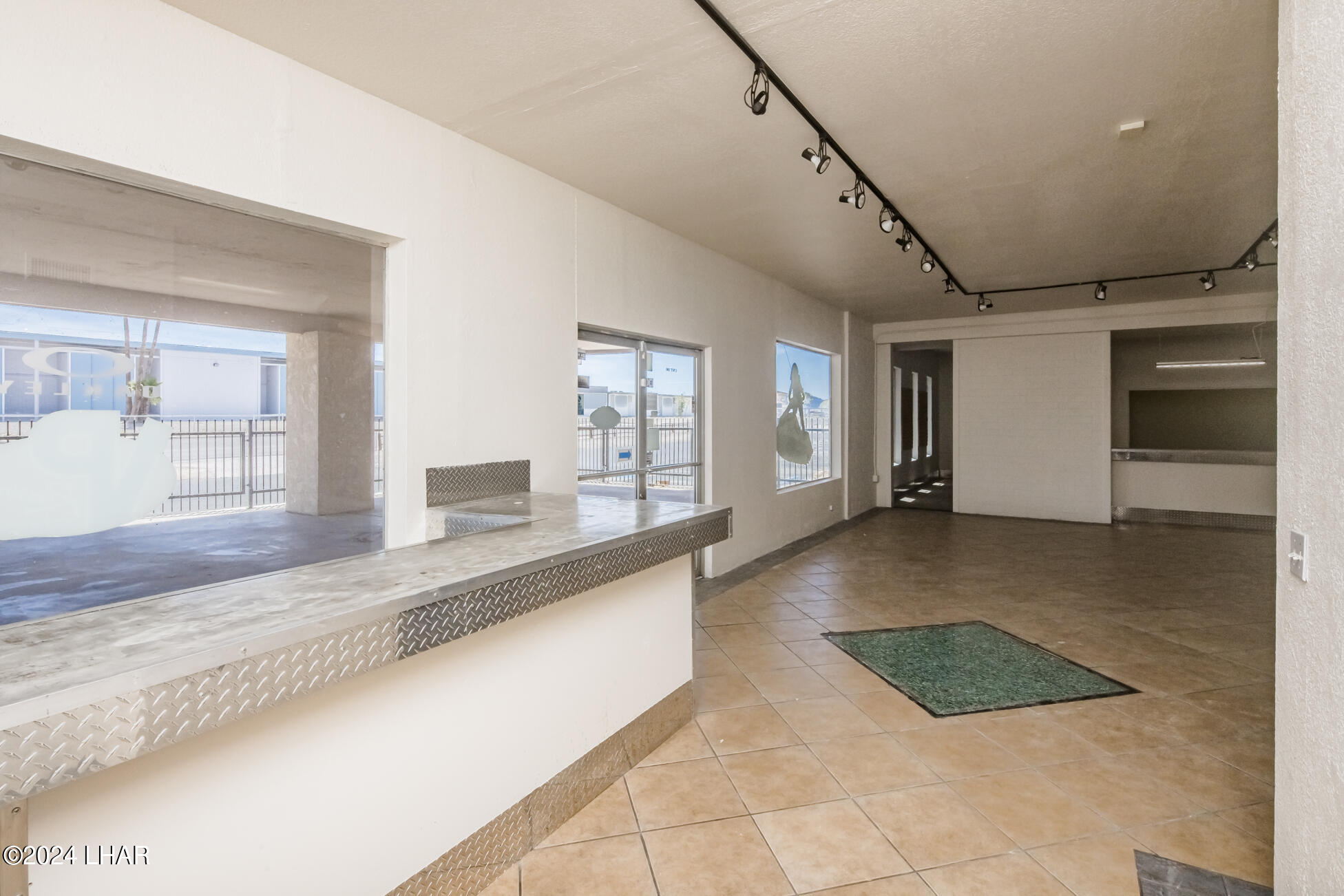 669 N Lake Havasu Ave N