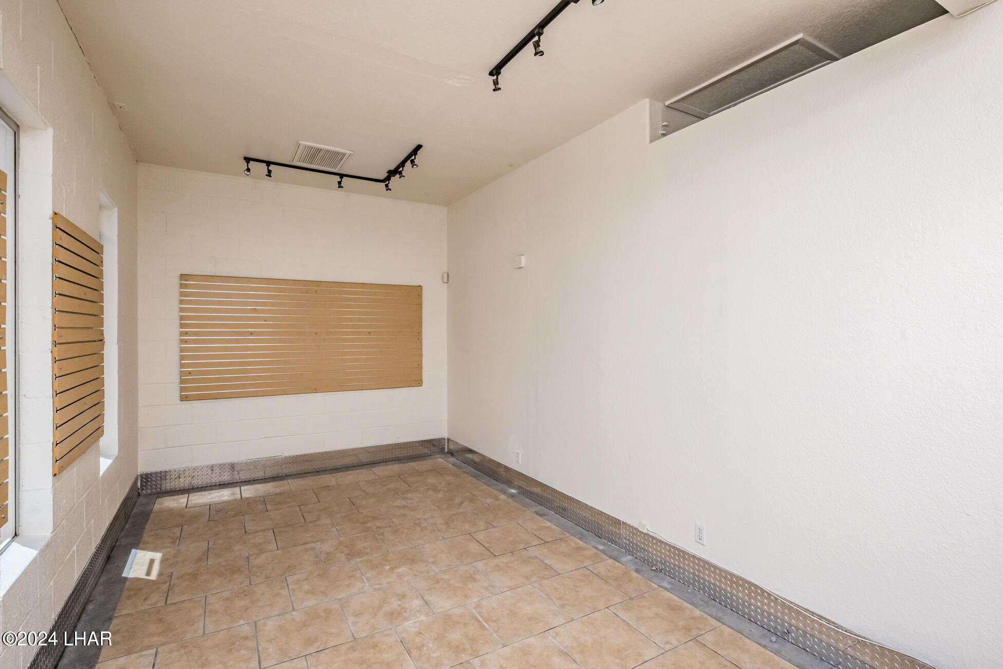 669 N Lake Havasu Ave N