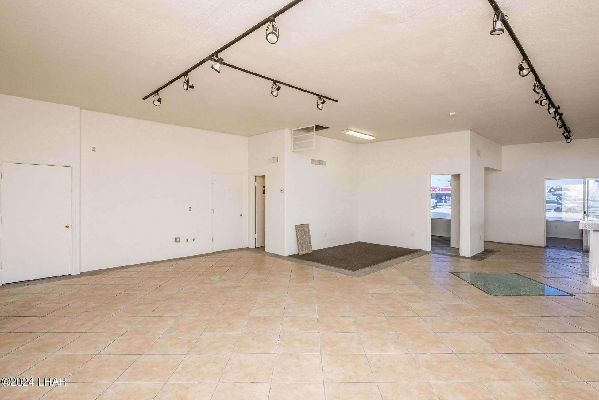 669 N Lake Havasu Ave N